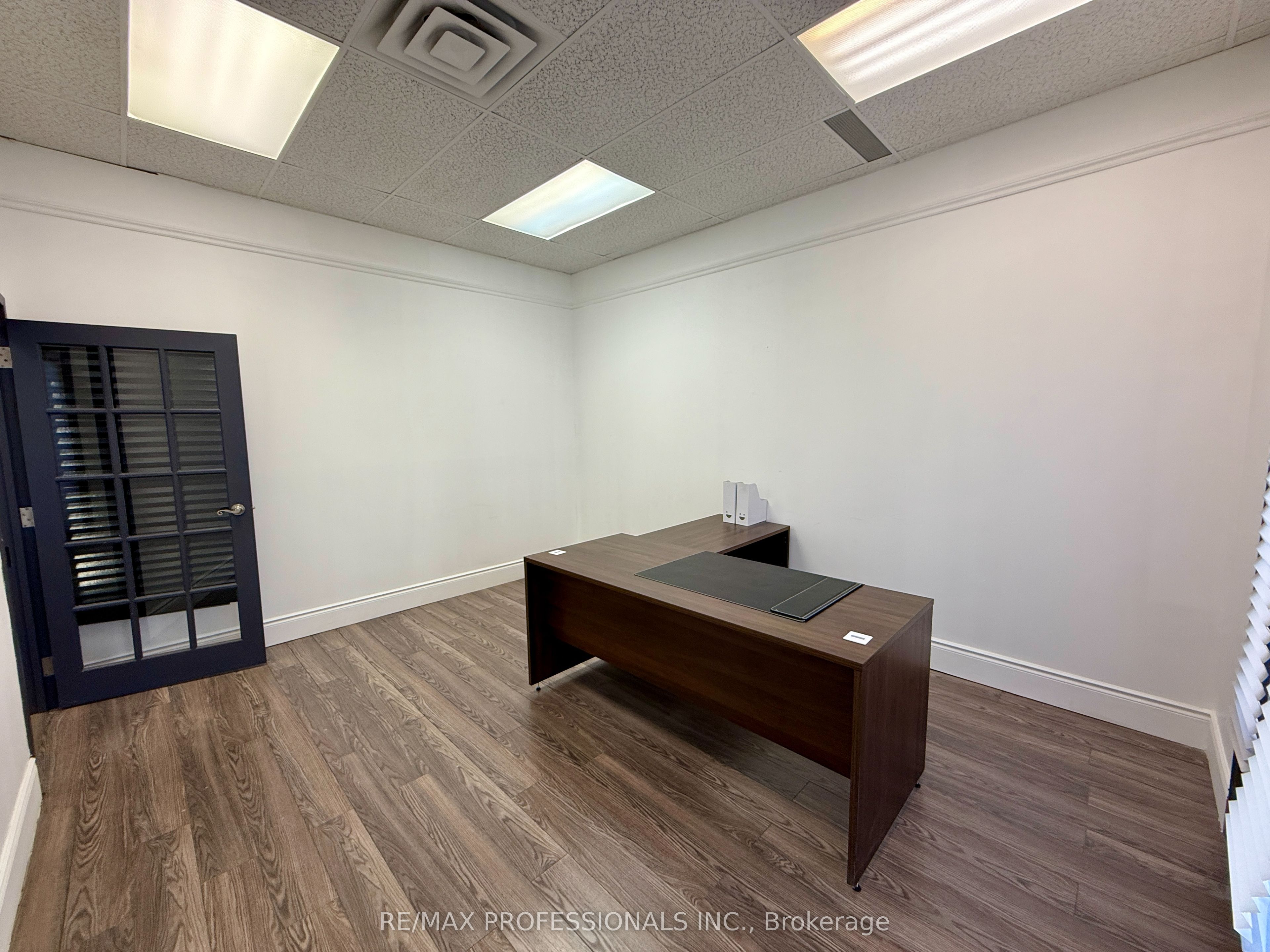 #301 - 57 Village Centre Place Property Photo 5