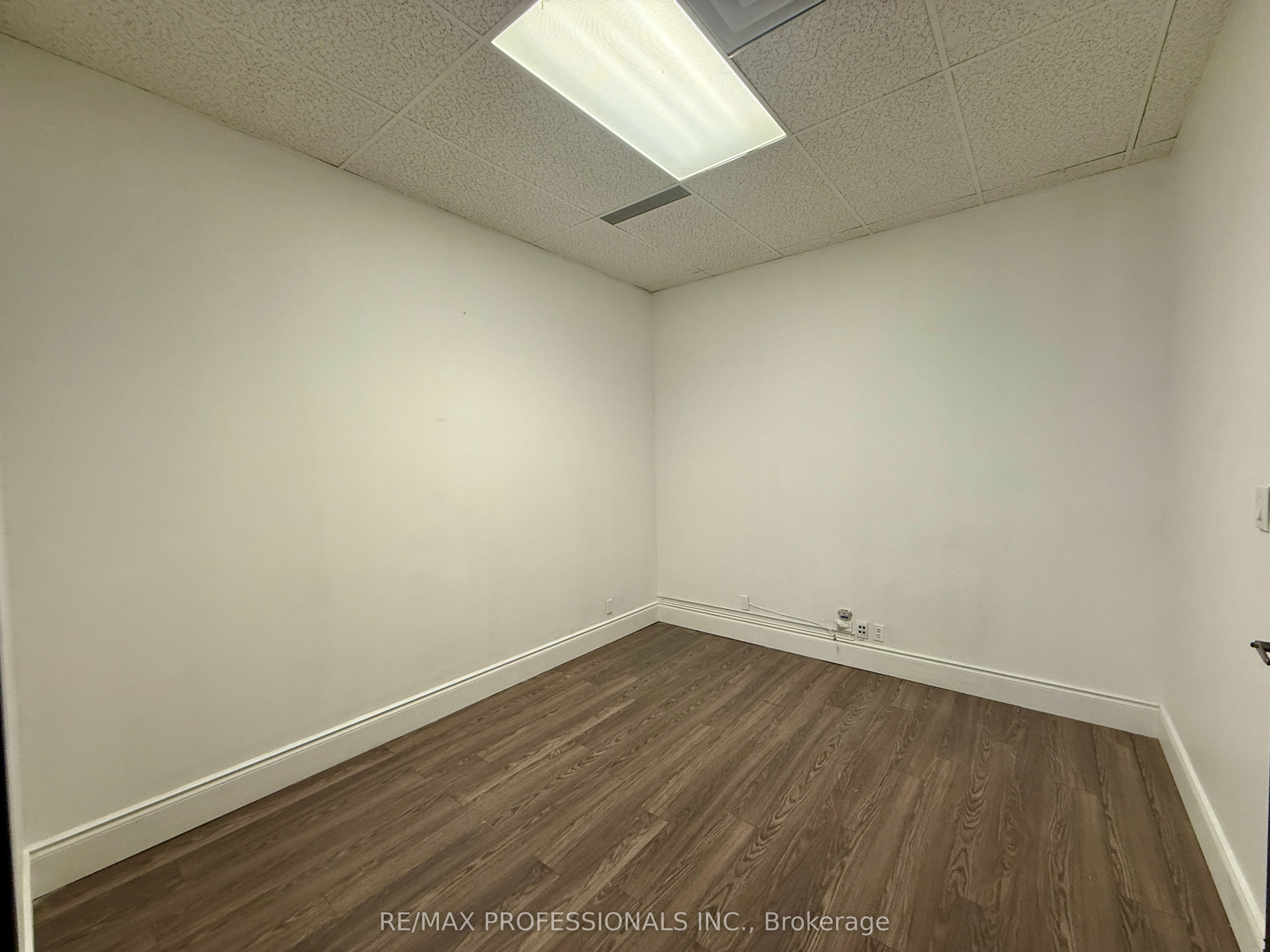 #301 - 57 Village Centre Place Property Photo 7