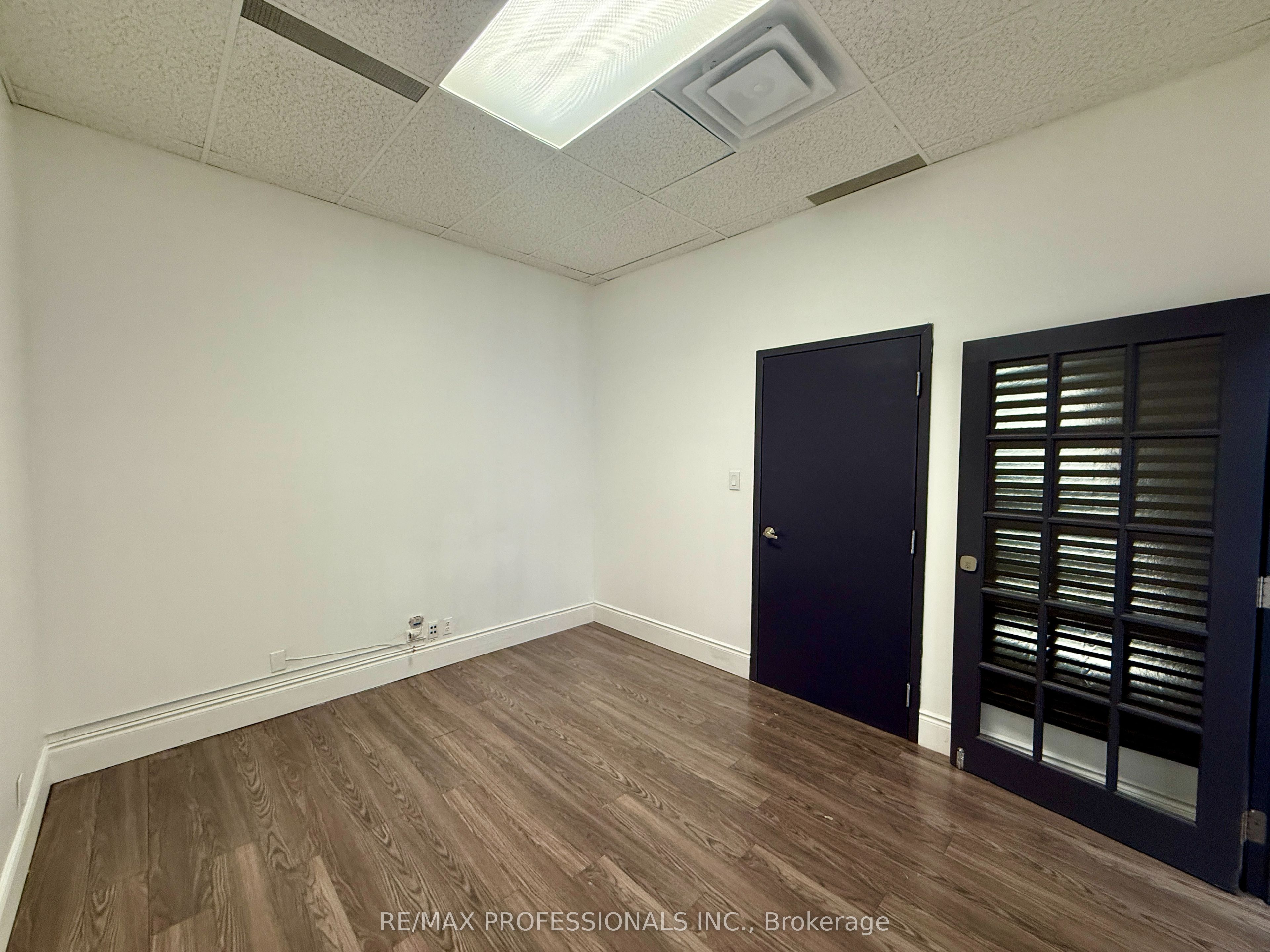 #301 - 57 Village Centre Place Property Photo 8