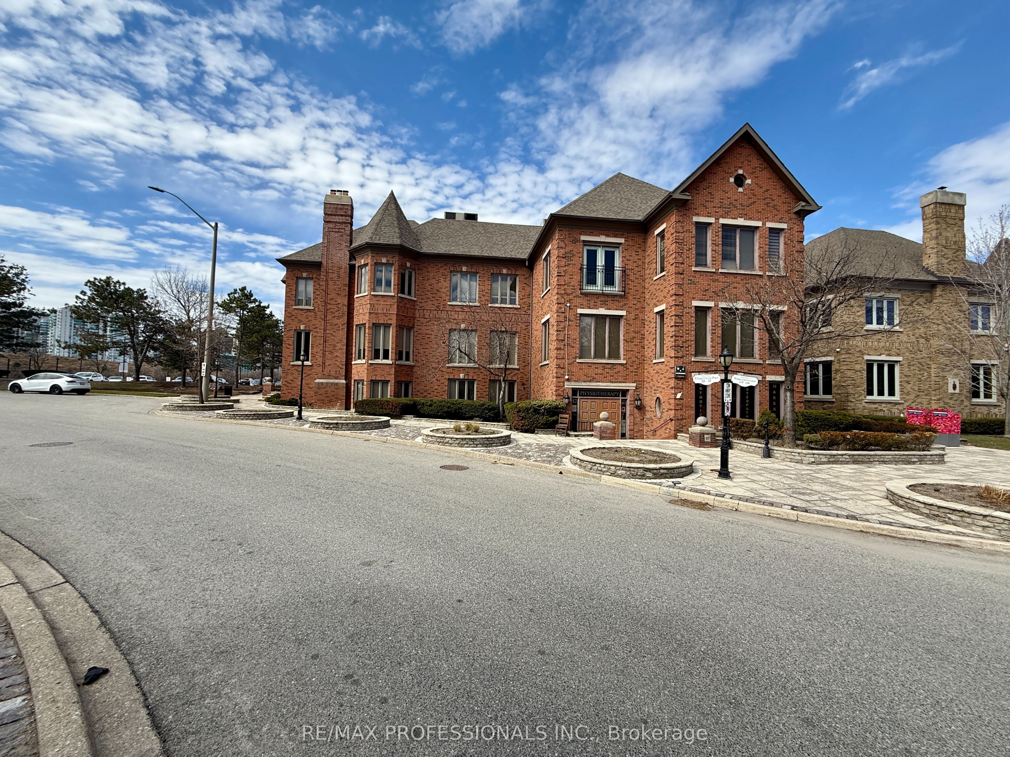 #301 - 57 Village Centre Place Property Photo 9