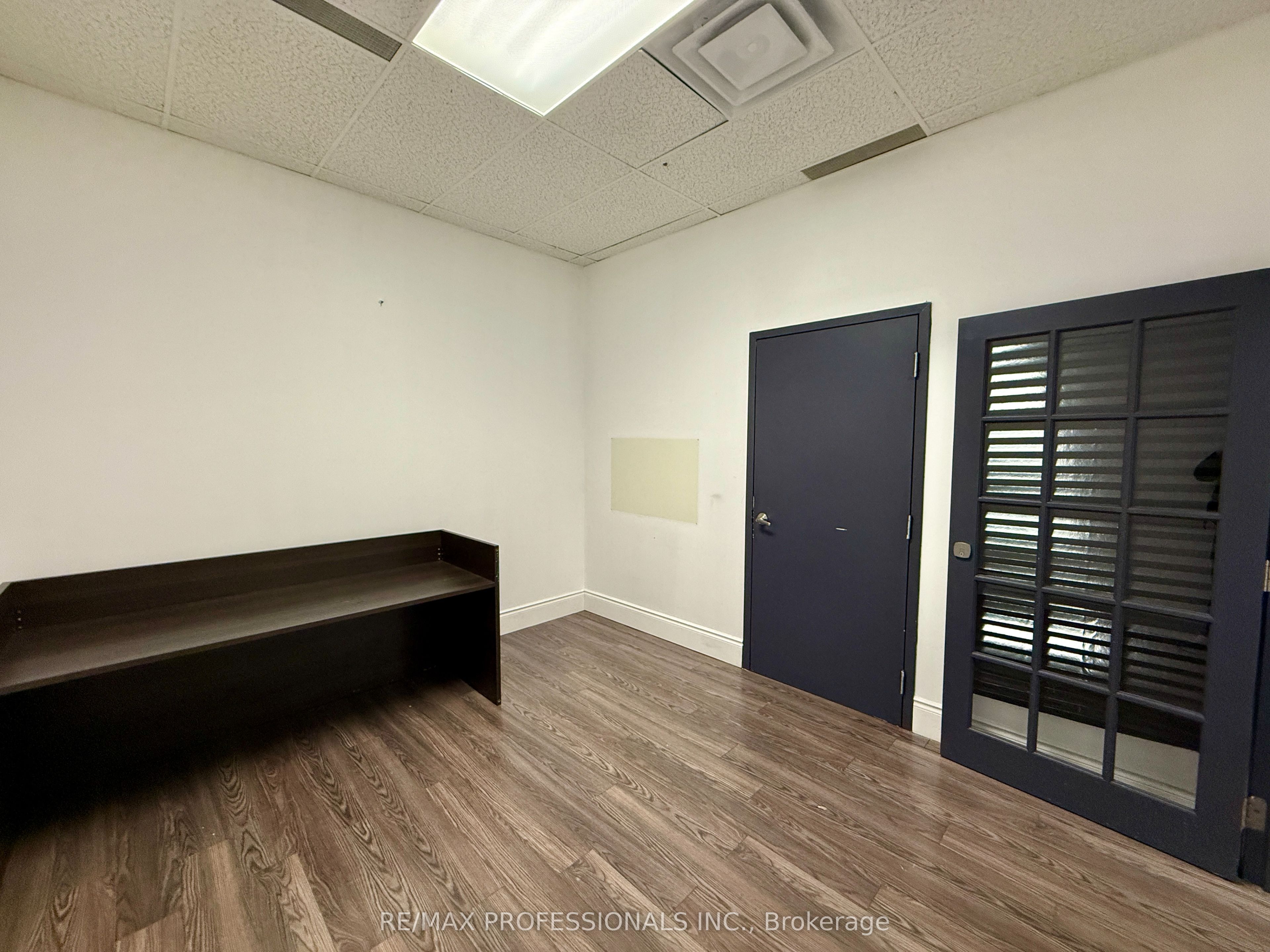 #301 - 57 Village Centre Place Property Photo 18