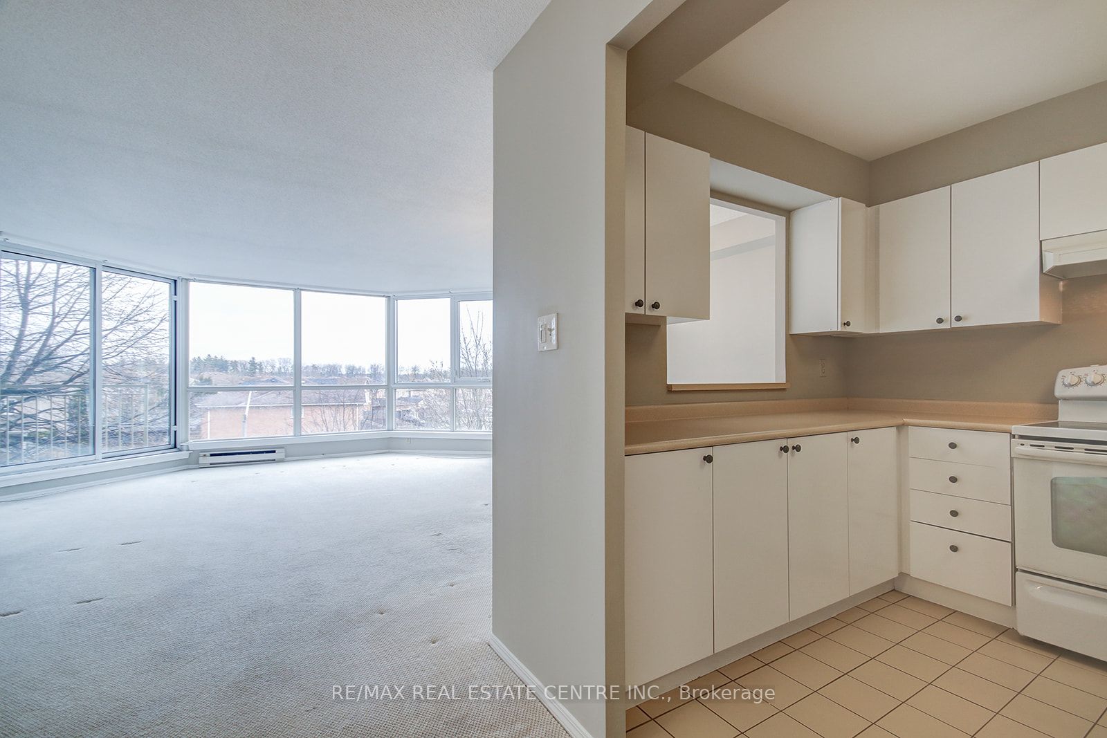 #302 - 26 Hall Road Property Photo 9