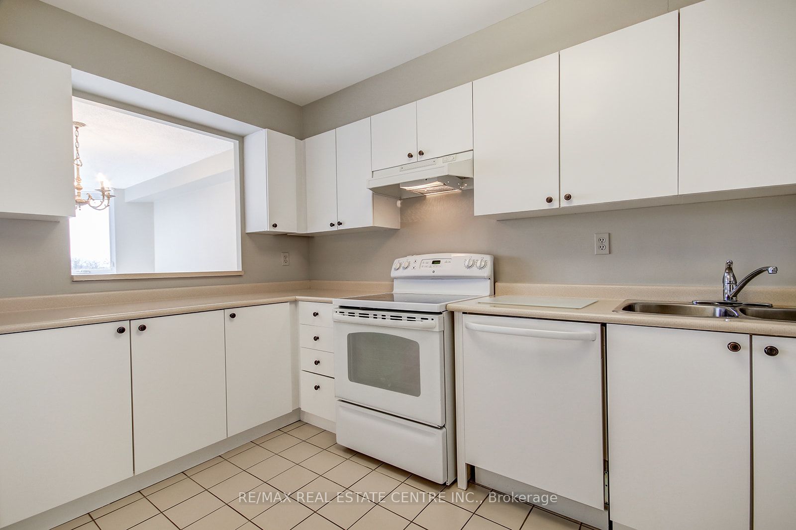 #302 - 26 Hall Road Property Photo 11