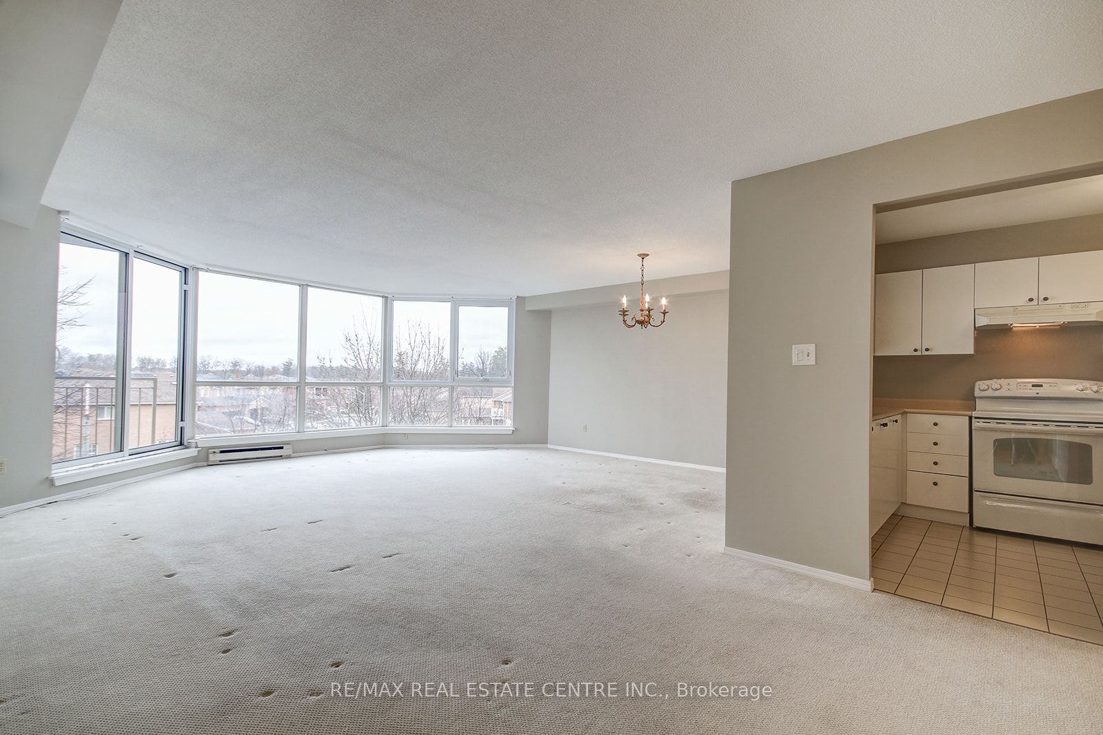 #302 - 26 Hall Road Property Photo 13