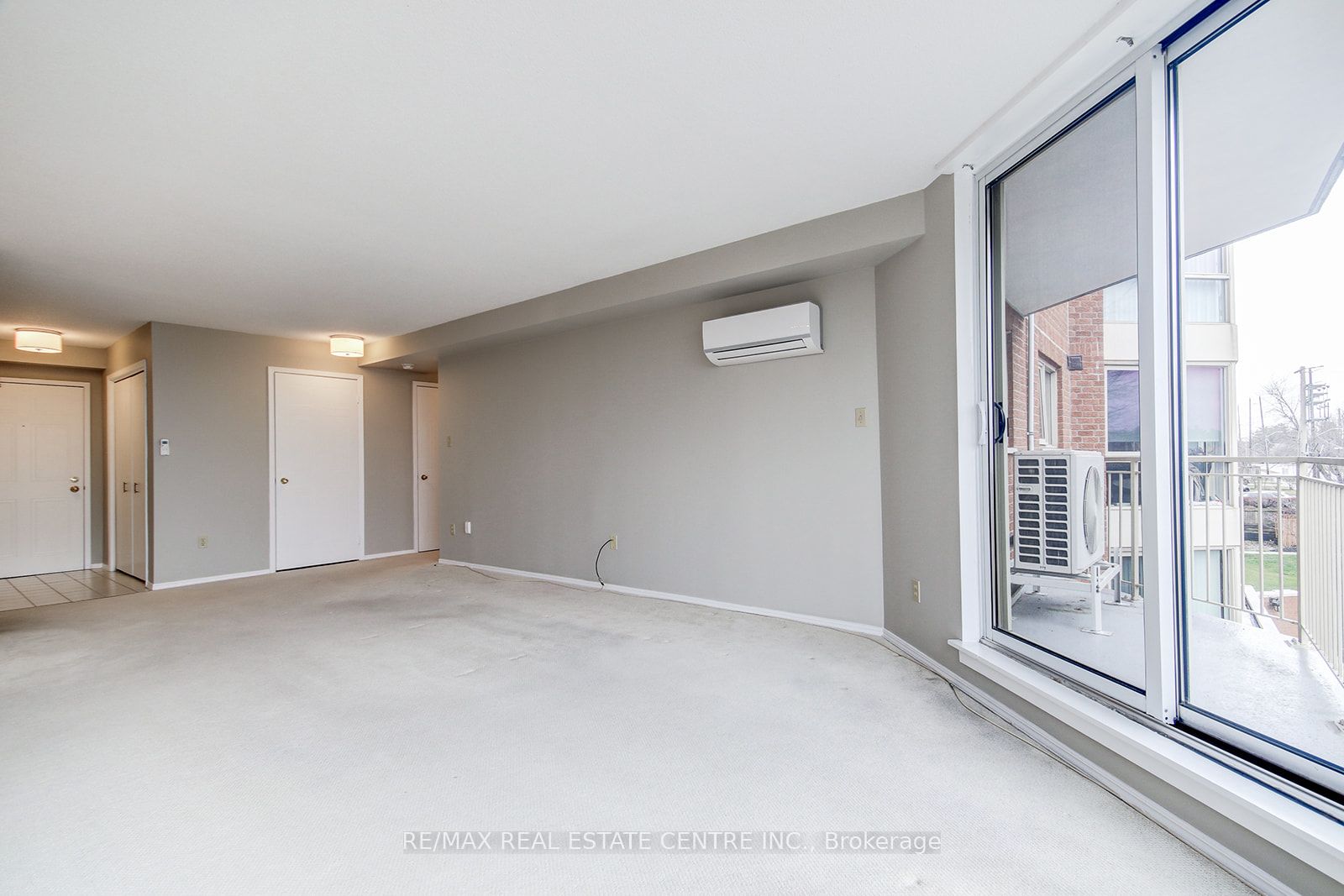 #302 - 26 Hall Road Property Photo 17