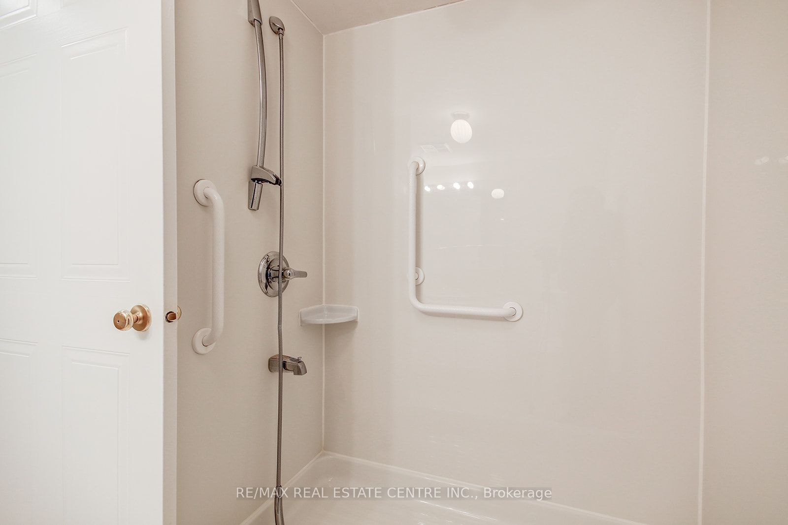 #302 - 26 Hall Road Property Photo 24