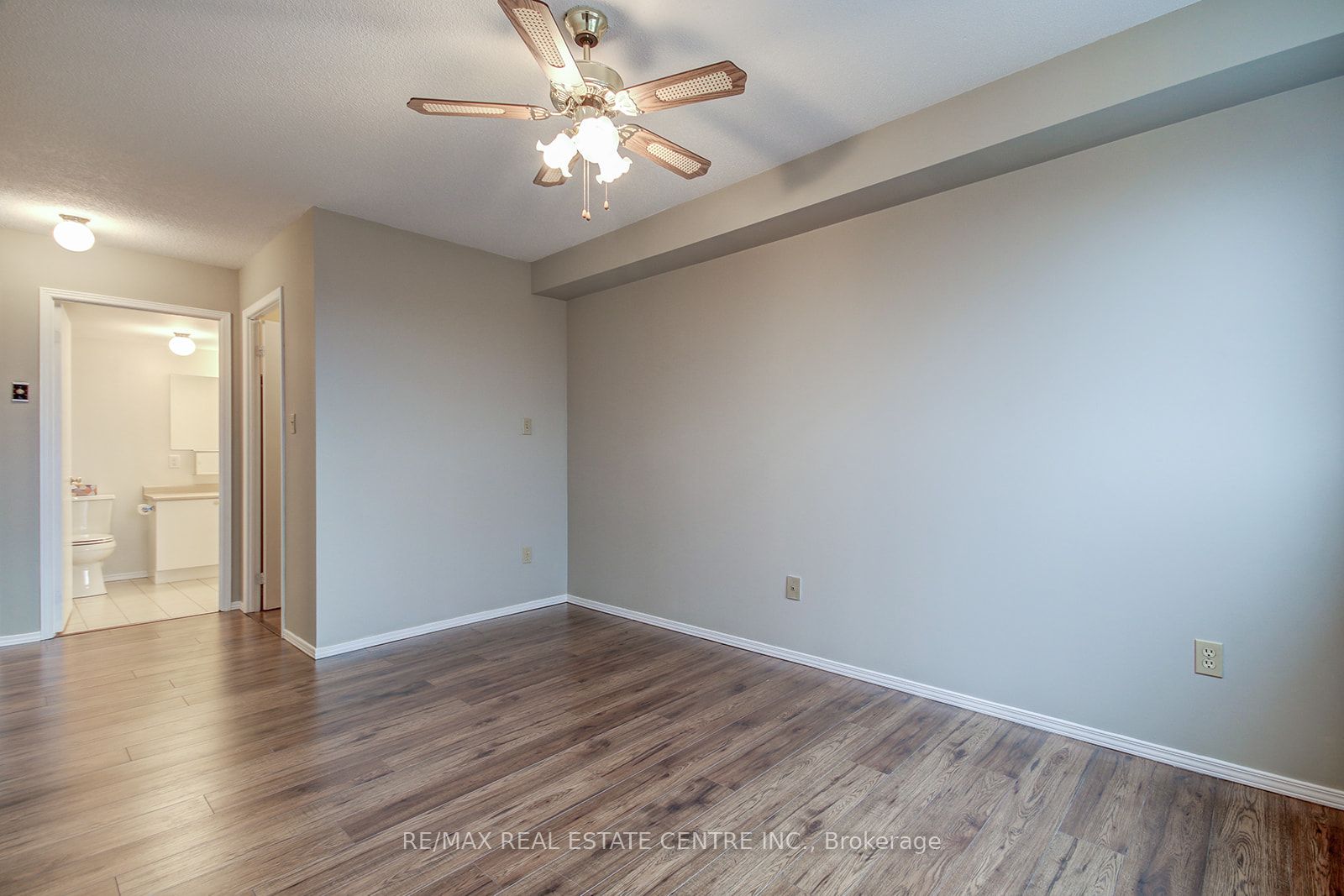 #302 - 26 Hall Road Property Photo 29
