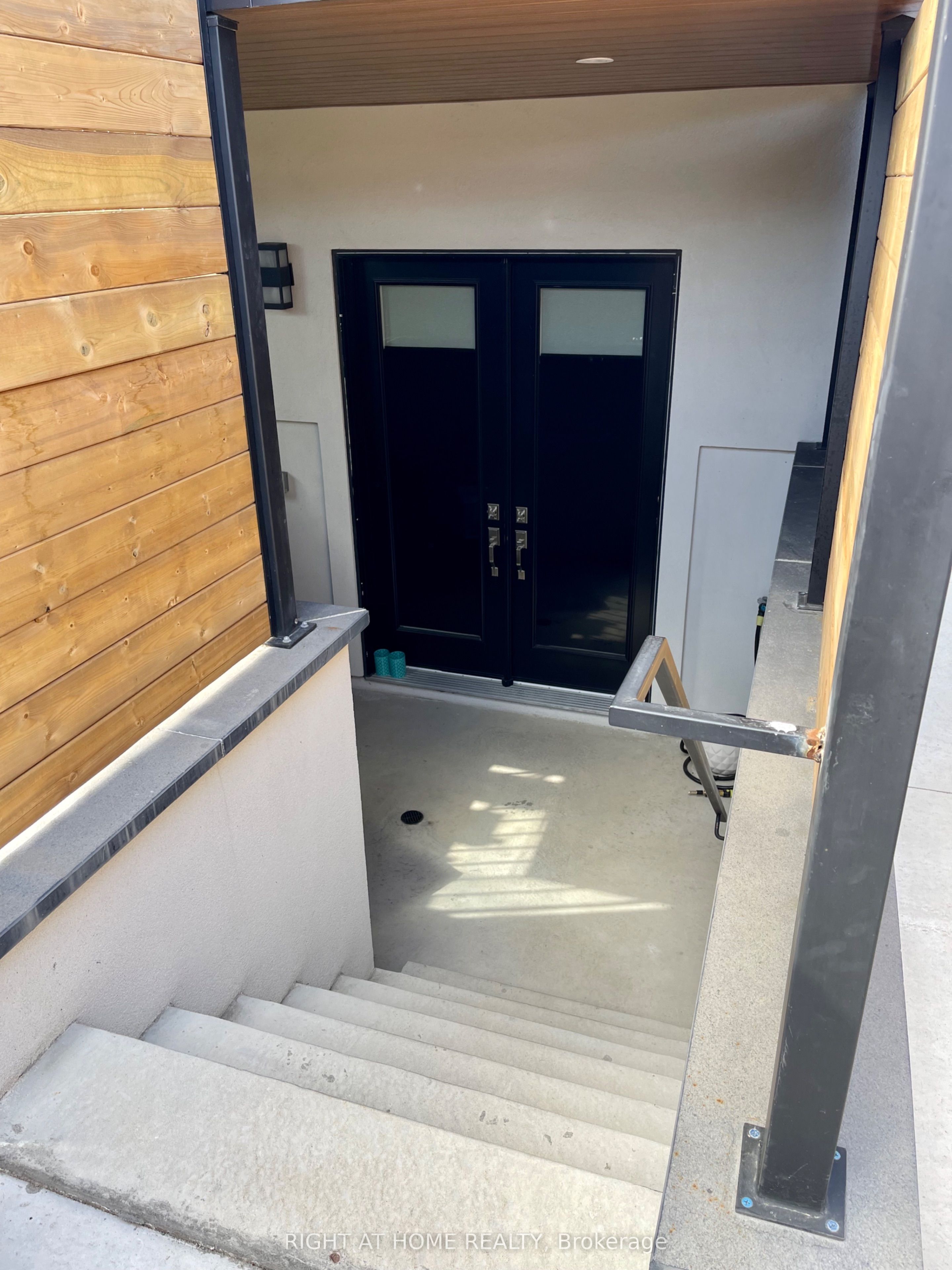 53 Chamberlain Avenue Lower Property Photo 2