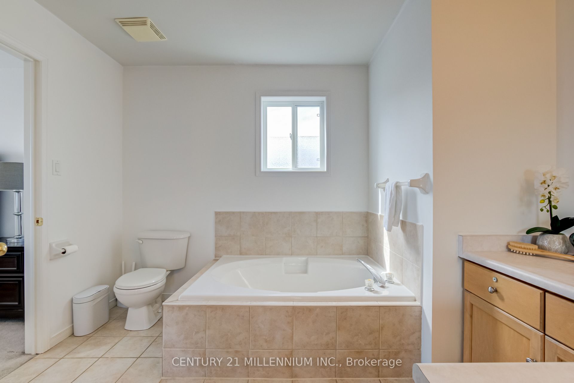 127 Biscayne Crescent Property Photo 27