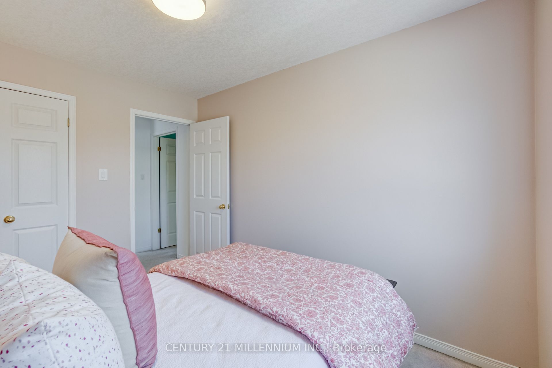 127 Biscayne Crescent Property Photo 32