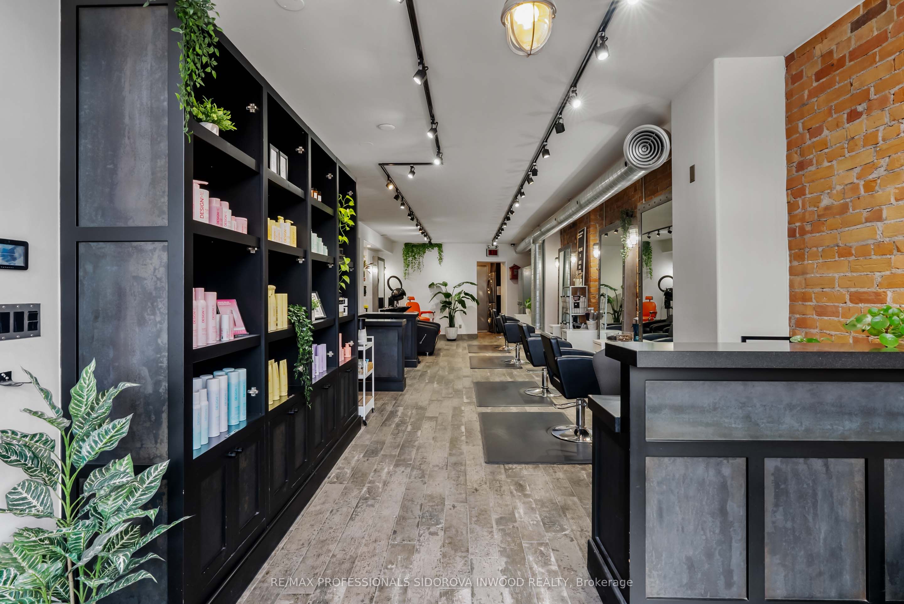 2005 Dundas Street Property Photo 7