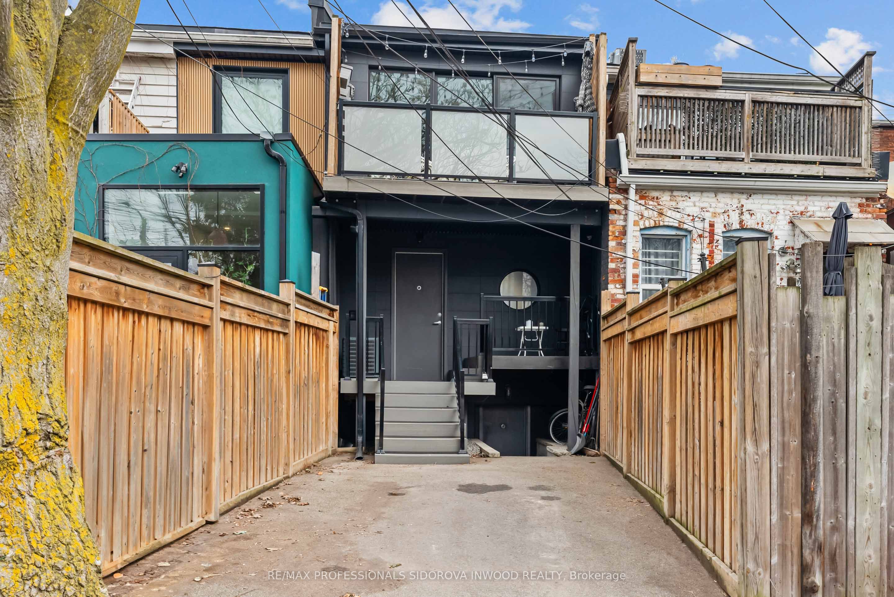 2005 Dundas Street Property Photo 26