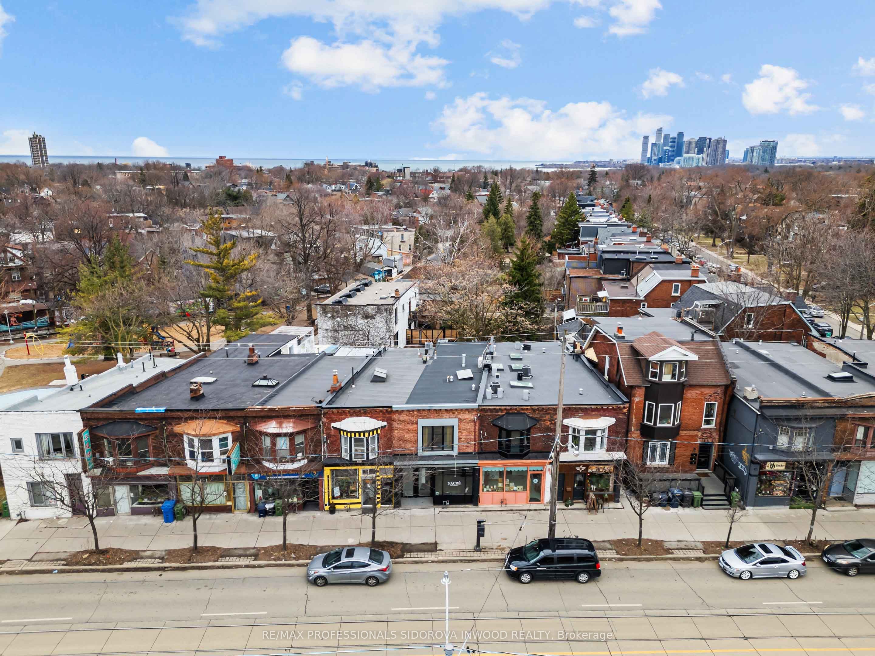 2005 Dundas Street Property Photo 45