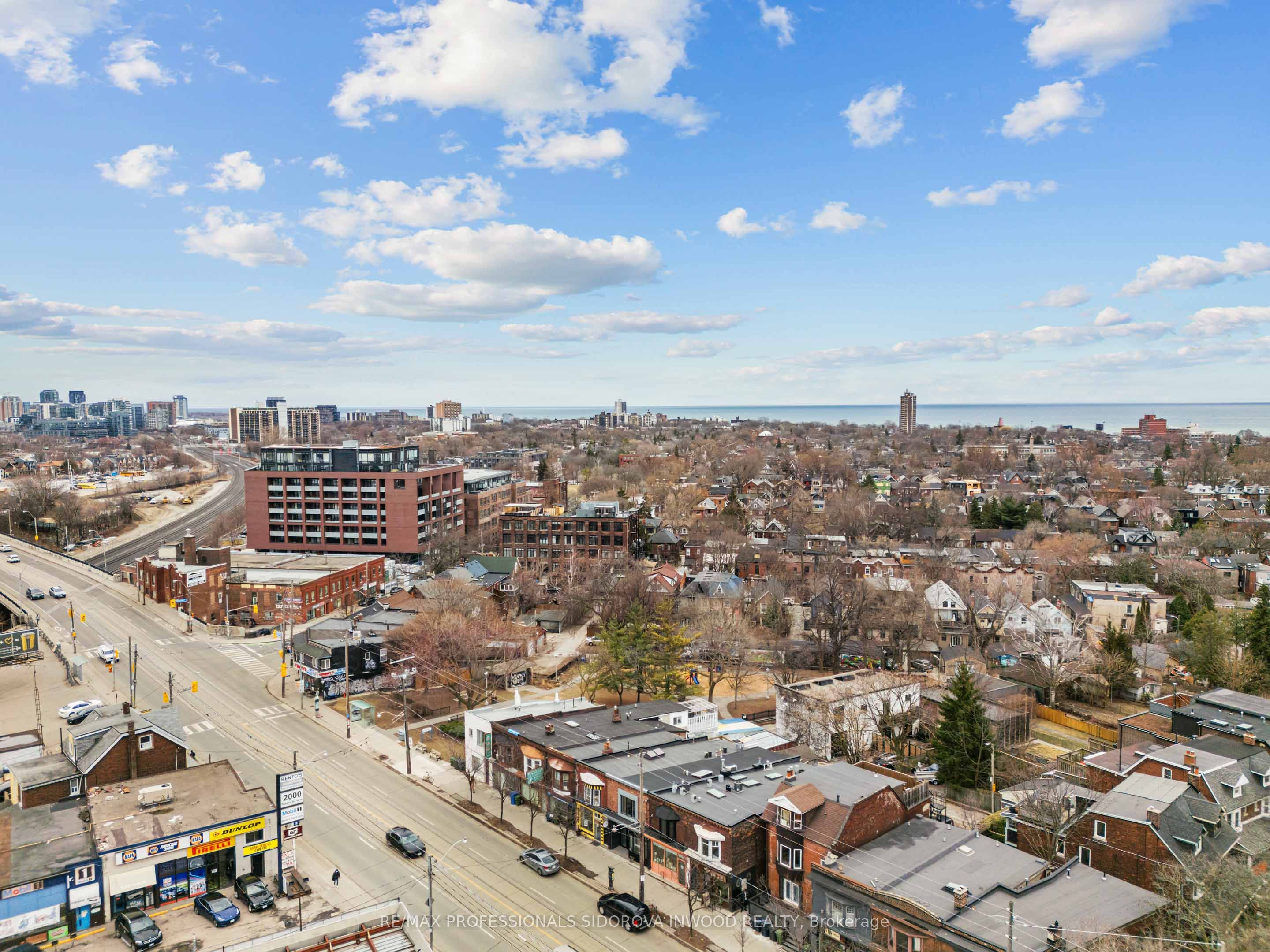 2005 Dundas Street Property Photo 47
