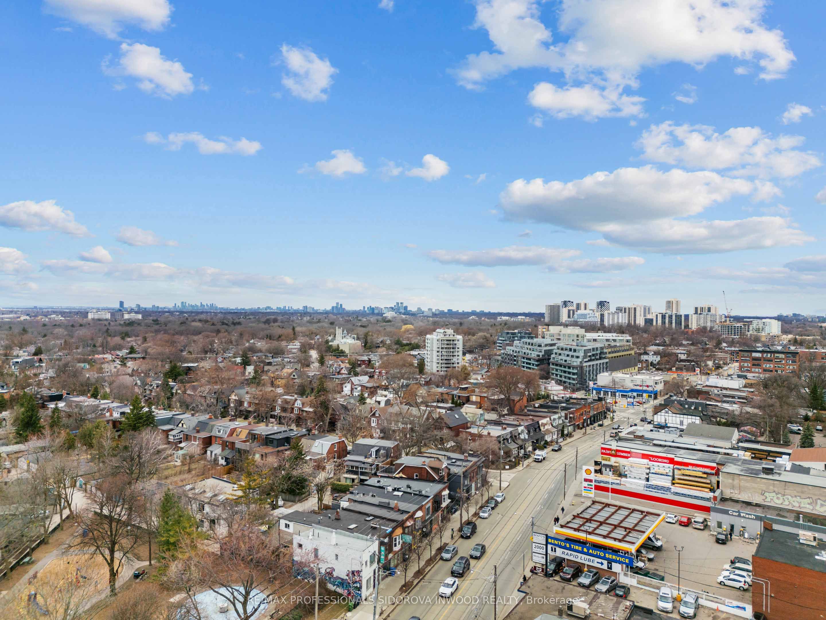 2005 Dundas Street Property Photo 48
