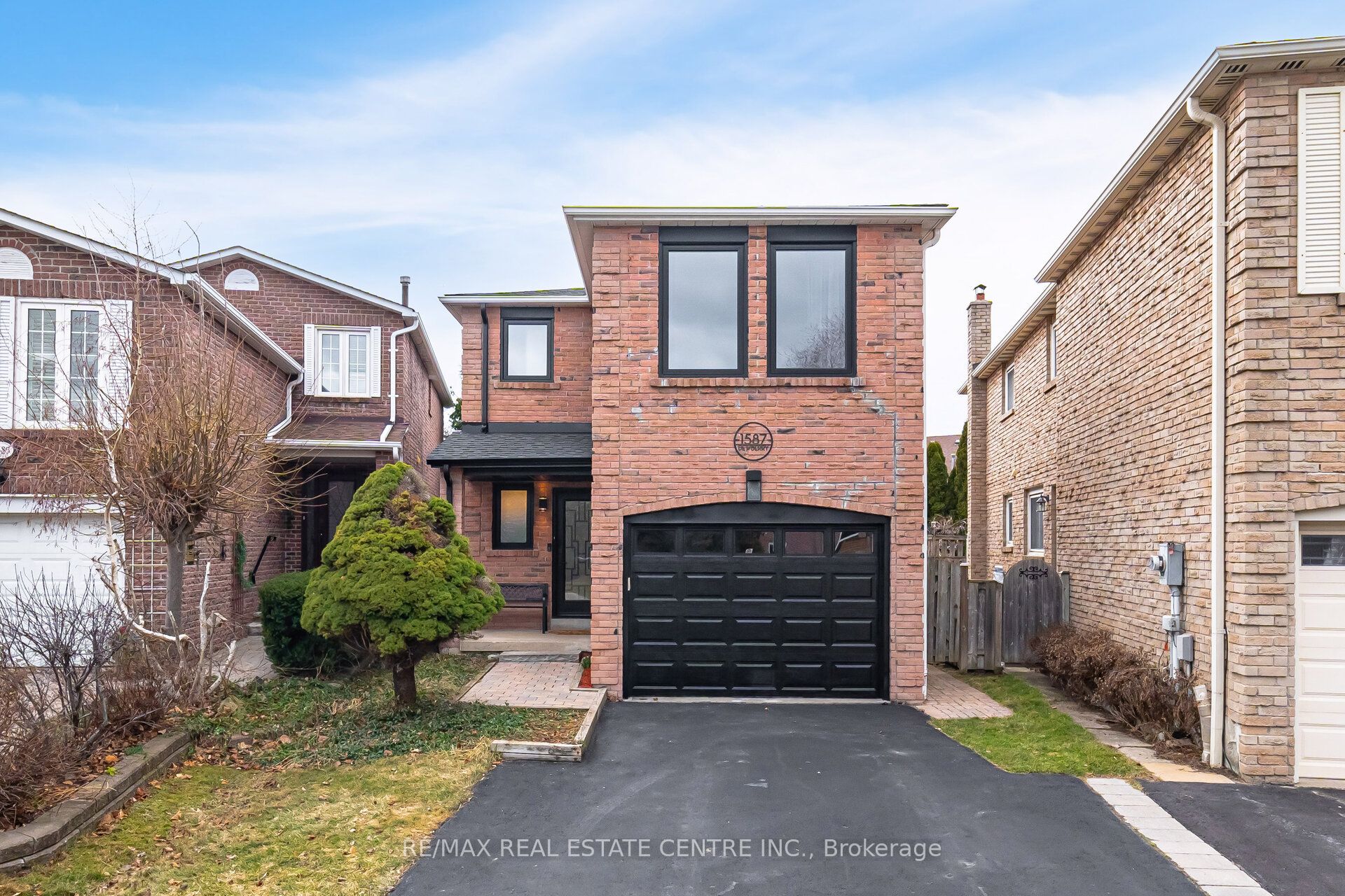 1587 Dewberry Crescent Property Photo 1