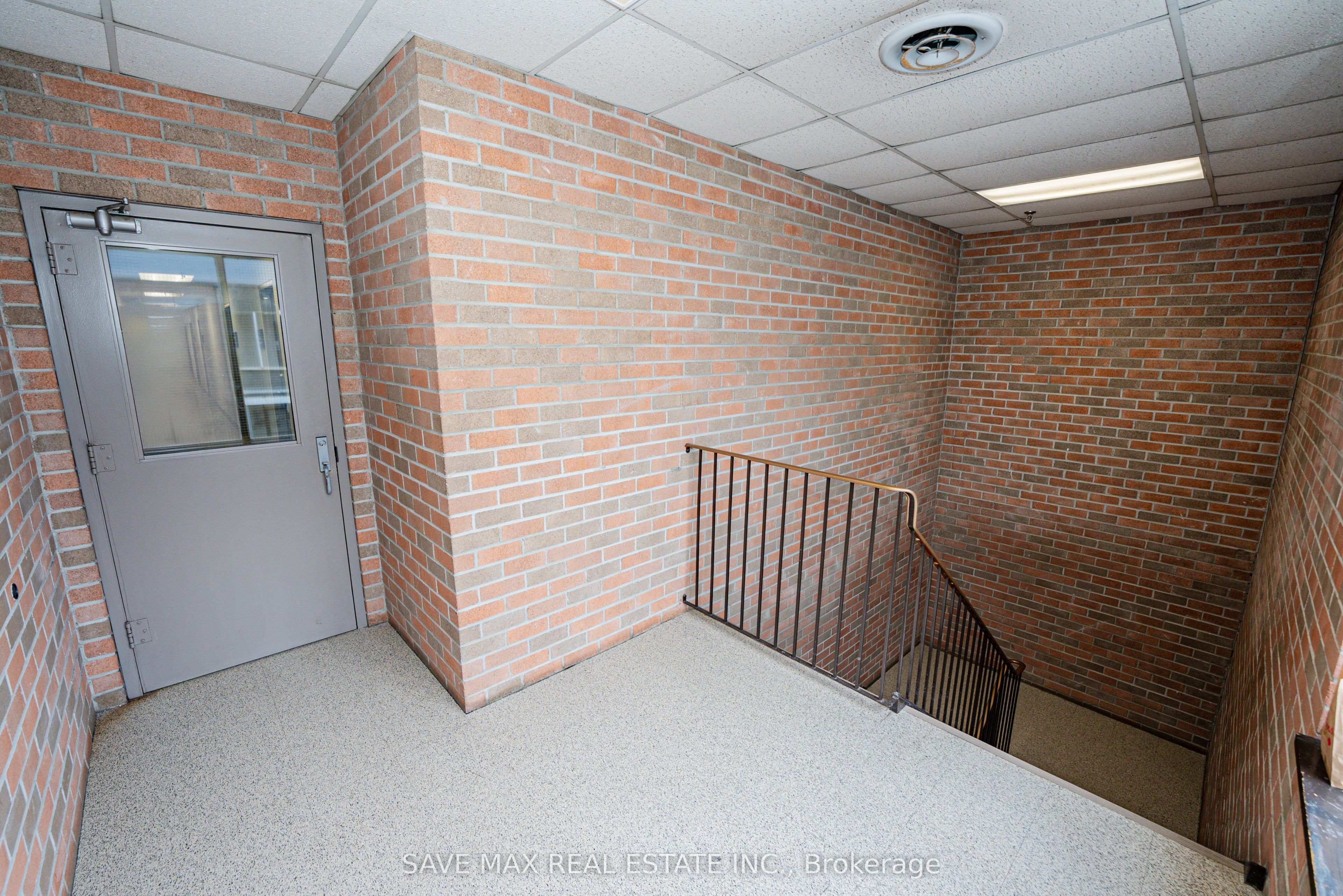 #81 - 2455 Cawthra Road Property Photo 10
