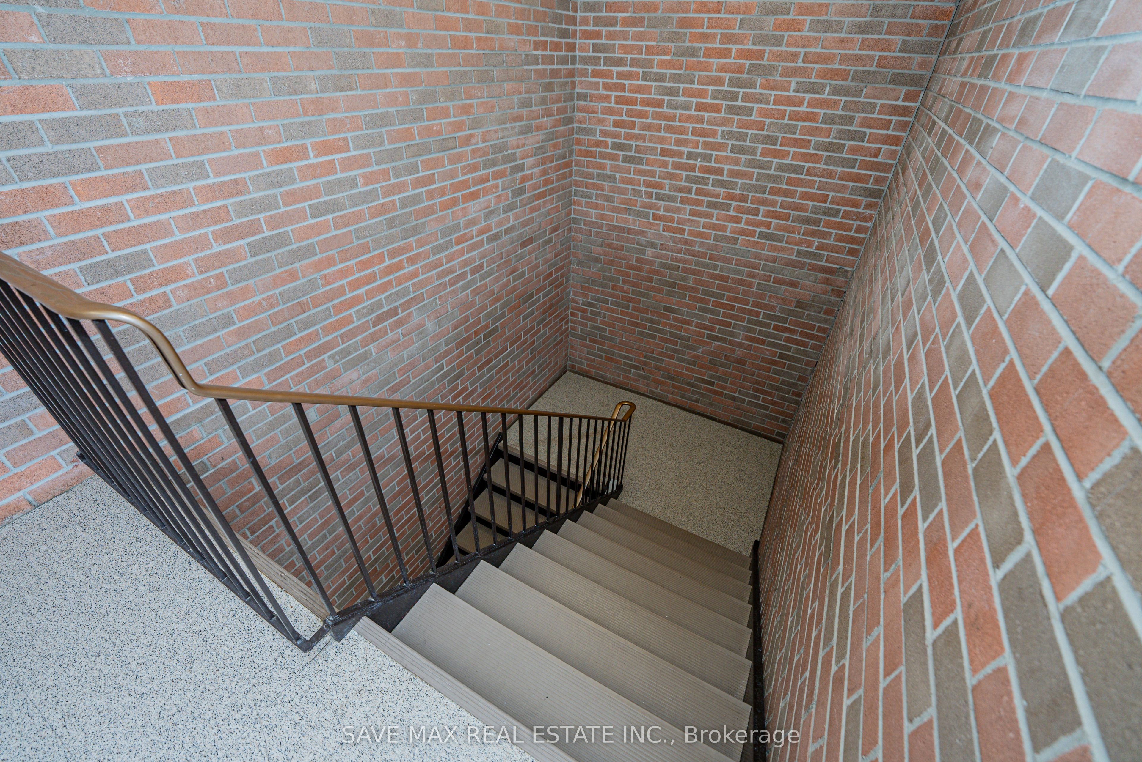 #81 - 2455 Cawthra Road Property Photo 11
