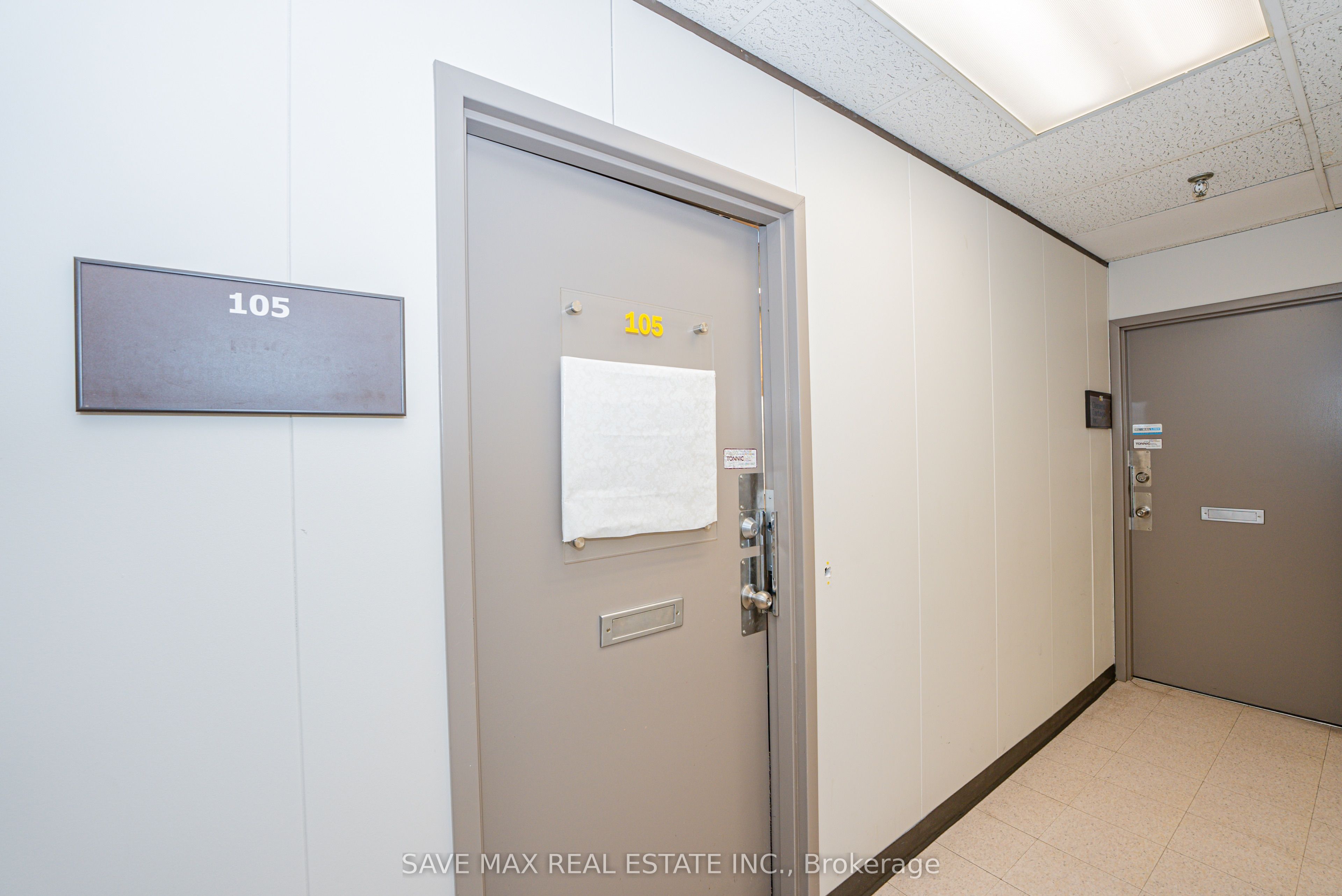 #105 - 2465 Cawthra Road Property Photo 2