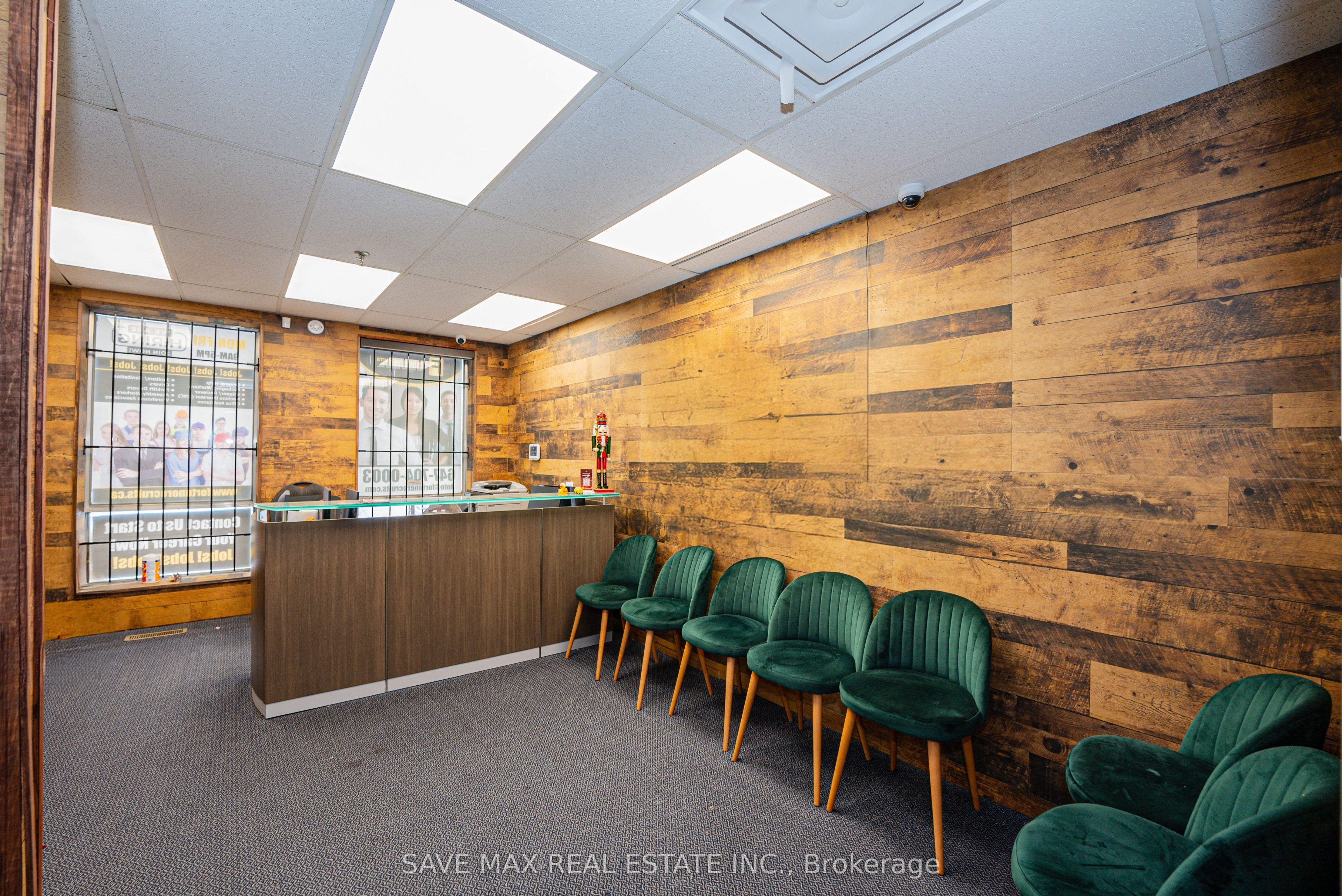 #105 - 2465 Cawthra Road Property Photo 3