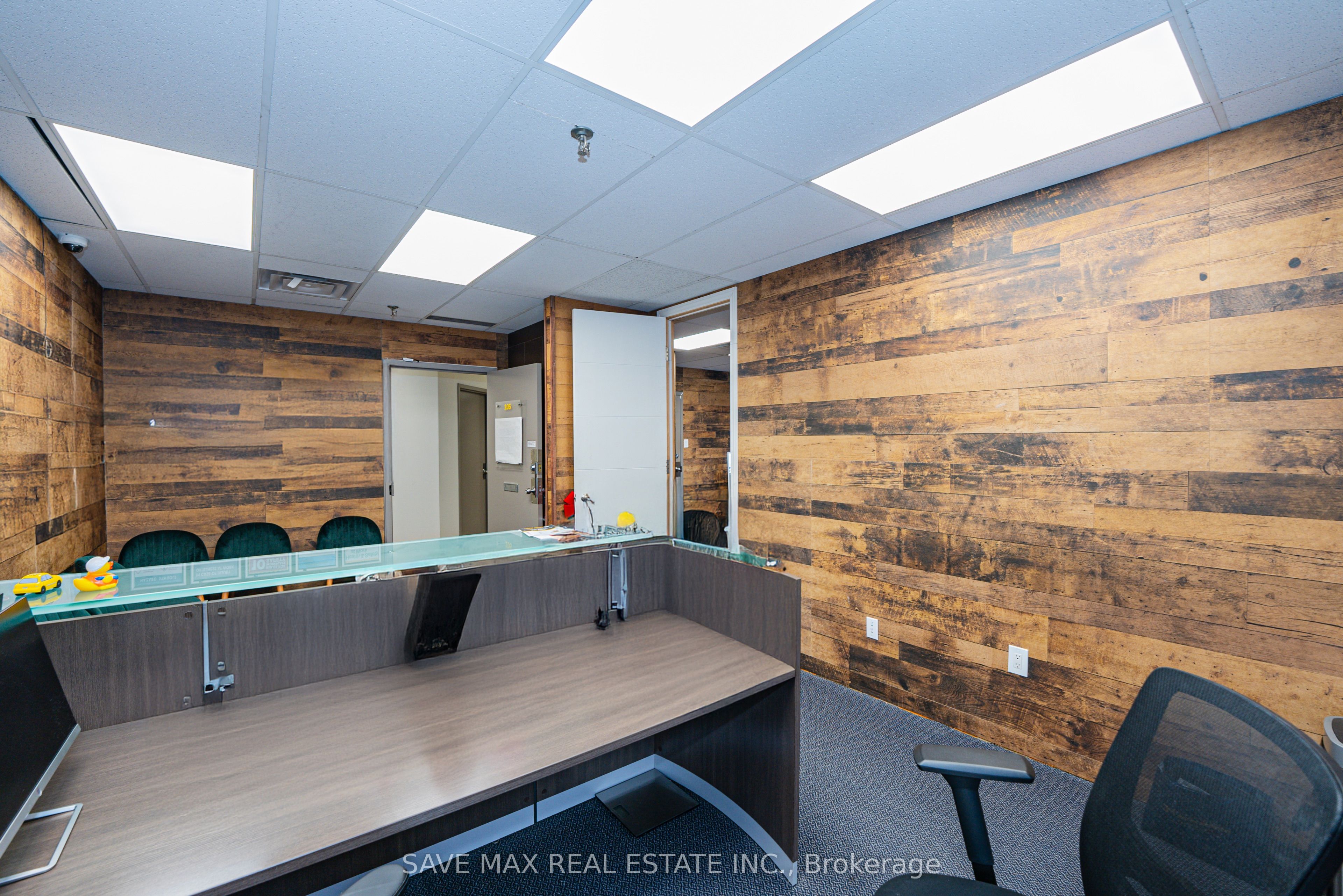 #105 - 2465 Cawthra Road Property Photo 6