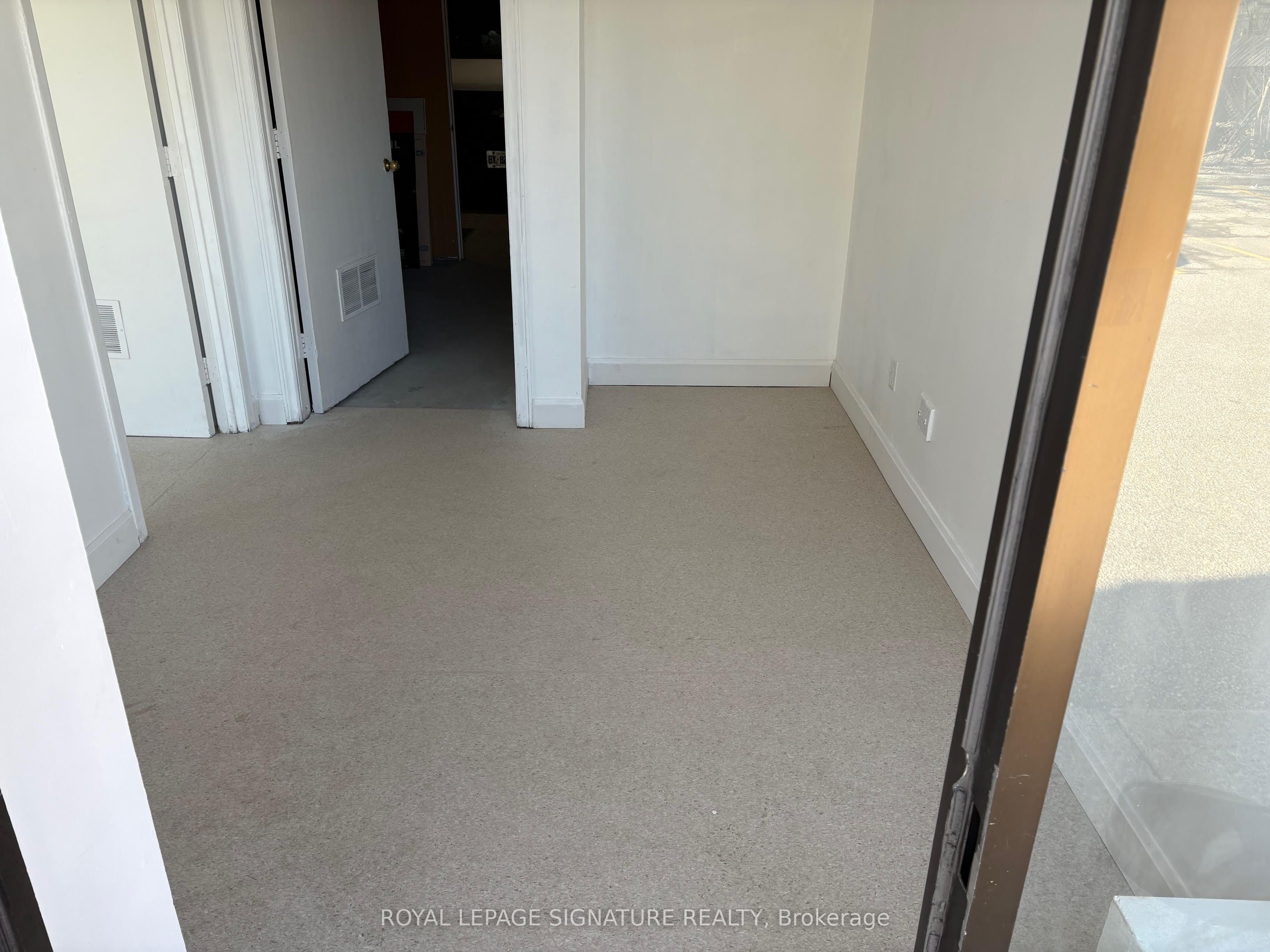#3 - 52 Airview Road Property Photo 3
