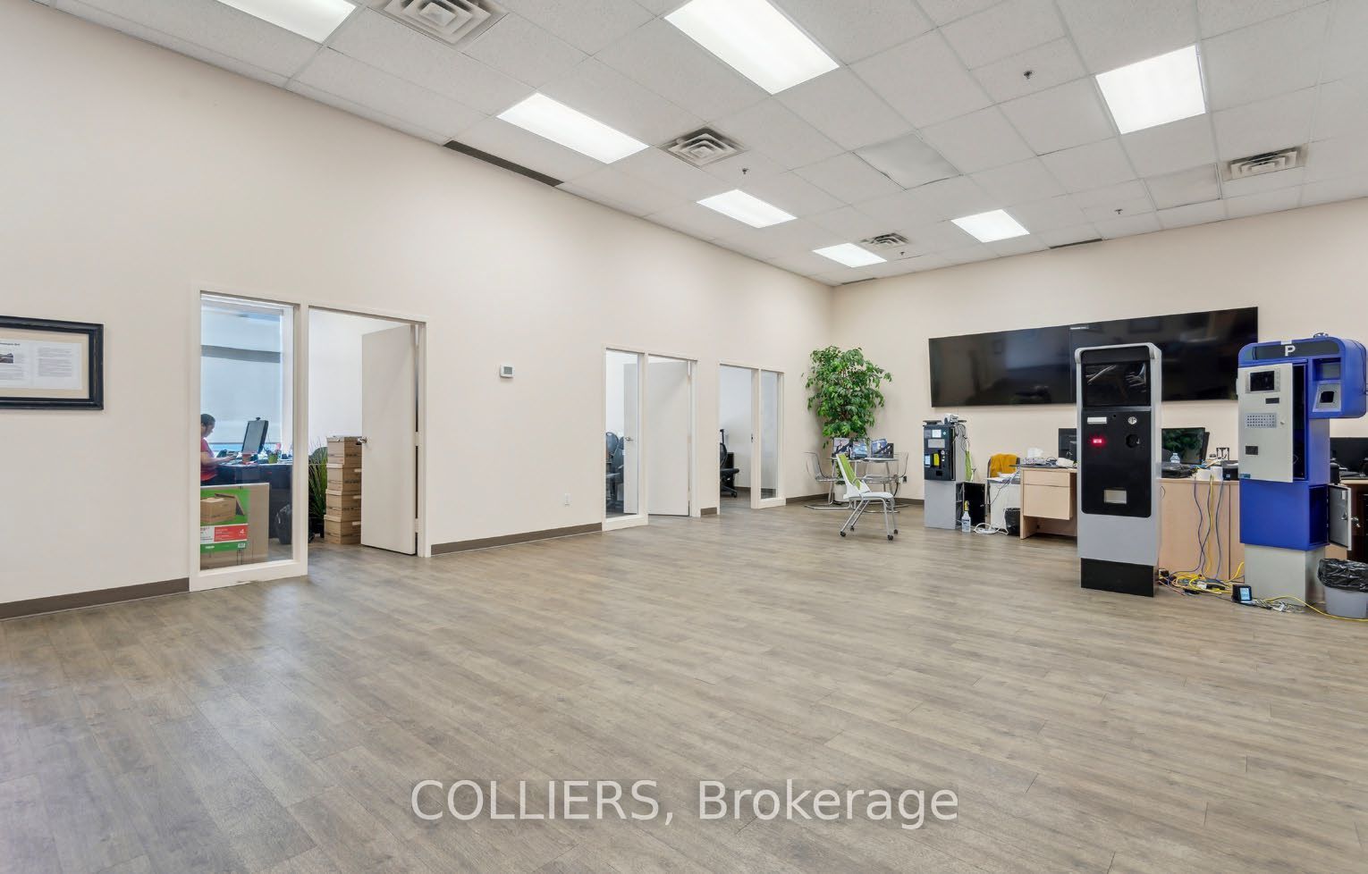 #unit 2 - 4170 Sladeview Crescent Property Photo 5