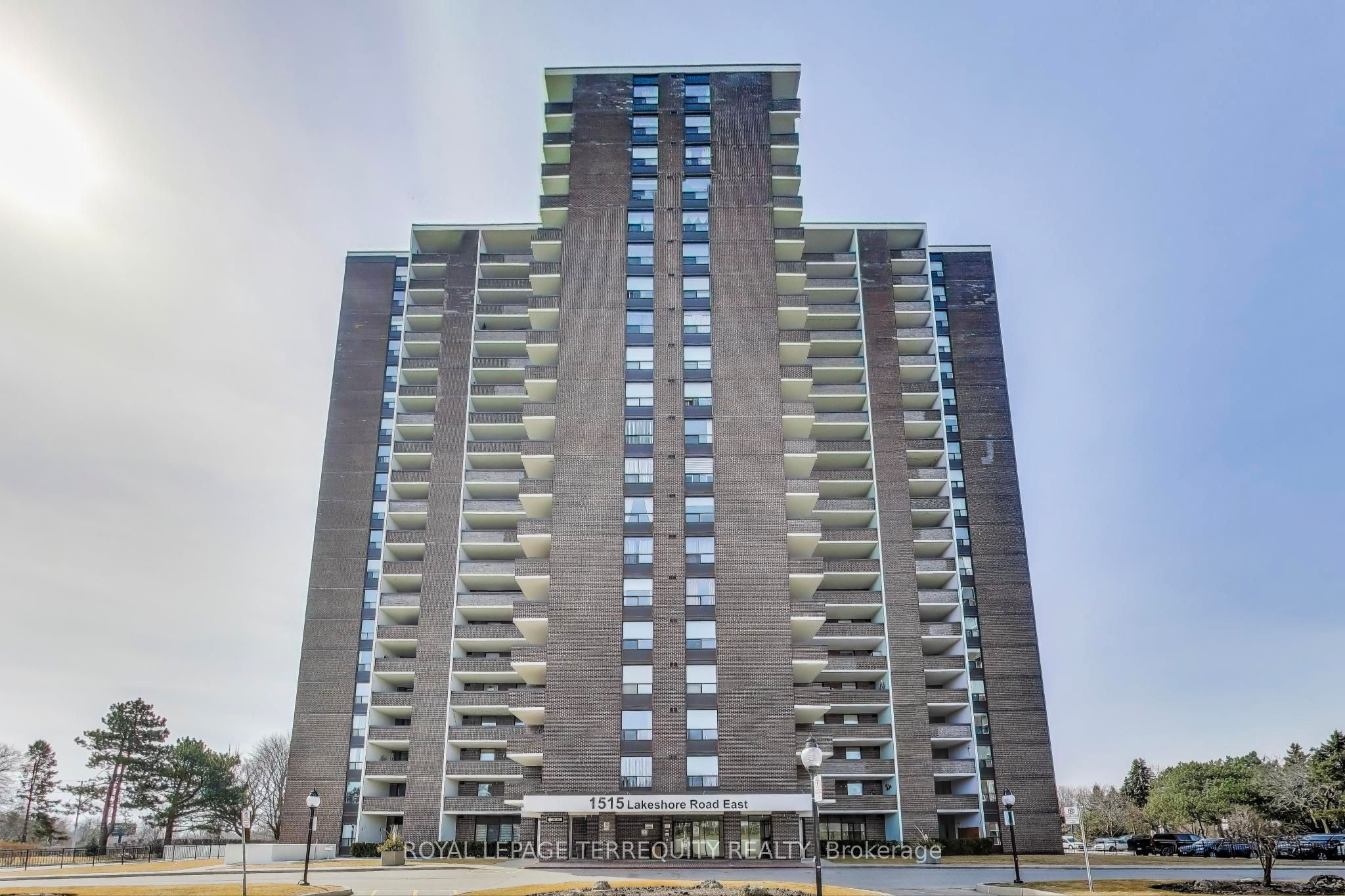 #1510 - 1515 Lakeshore Road Property Photo 1