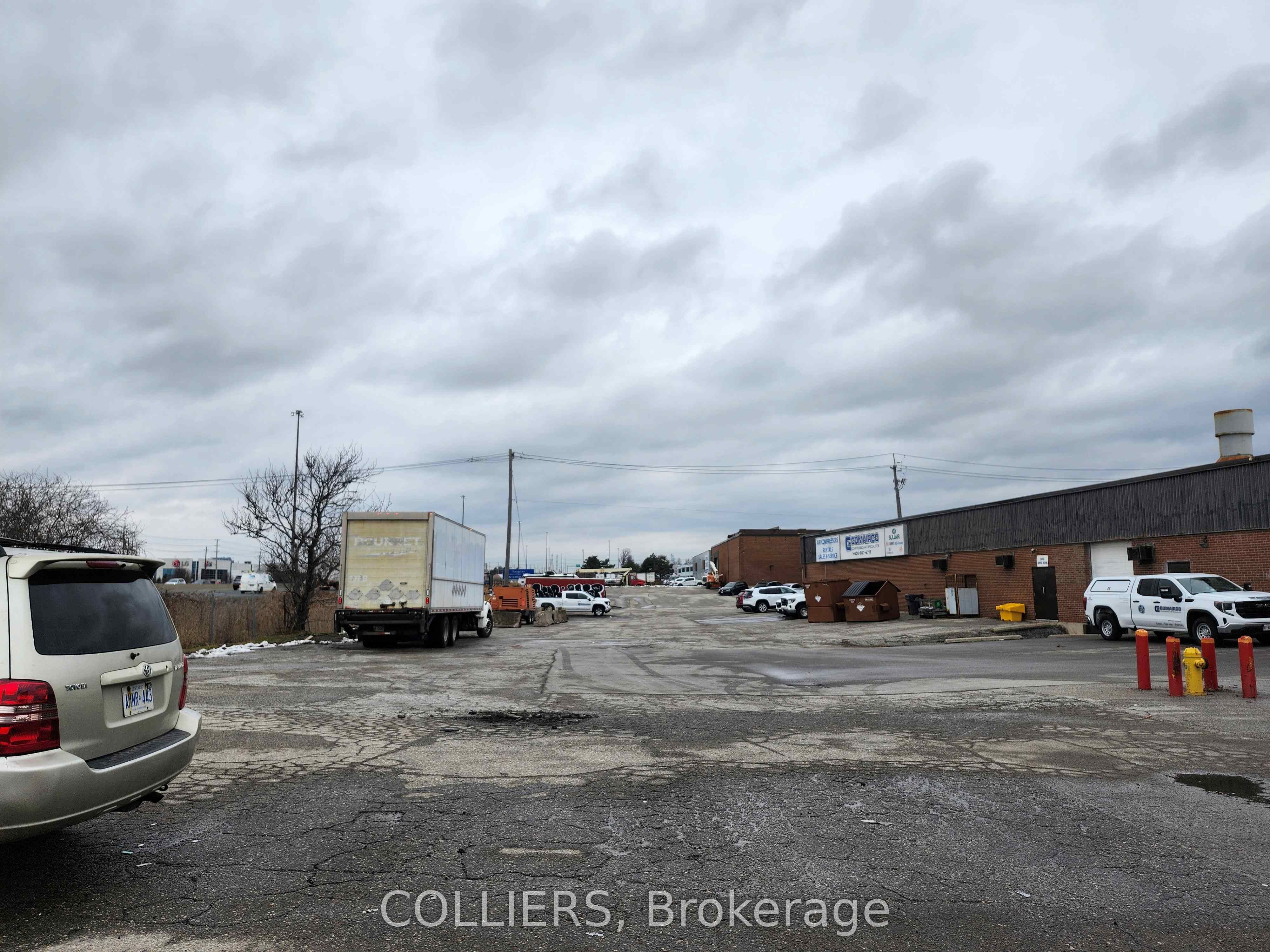 #5 - 110 Norfinch Drive Property Photo 2