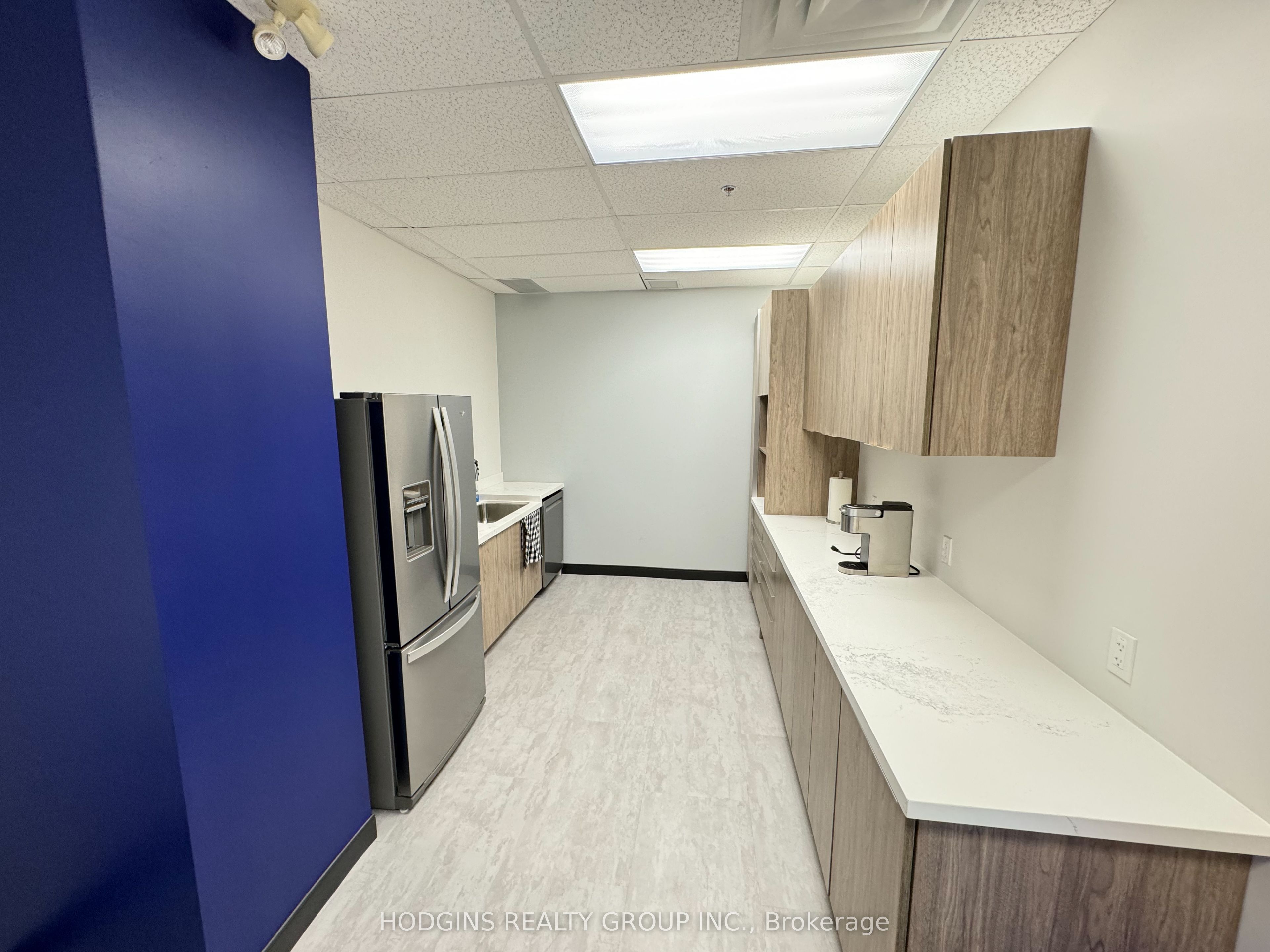 #202 - 4475 North Service Road Property Photo 6