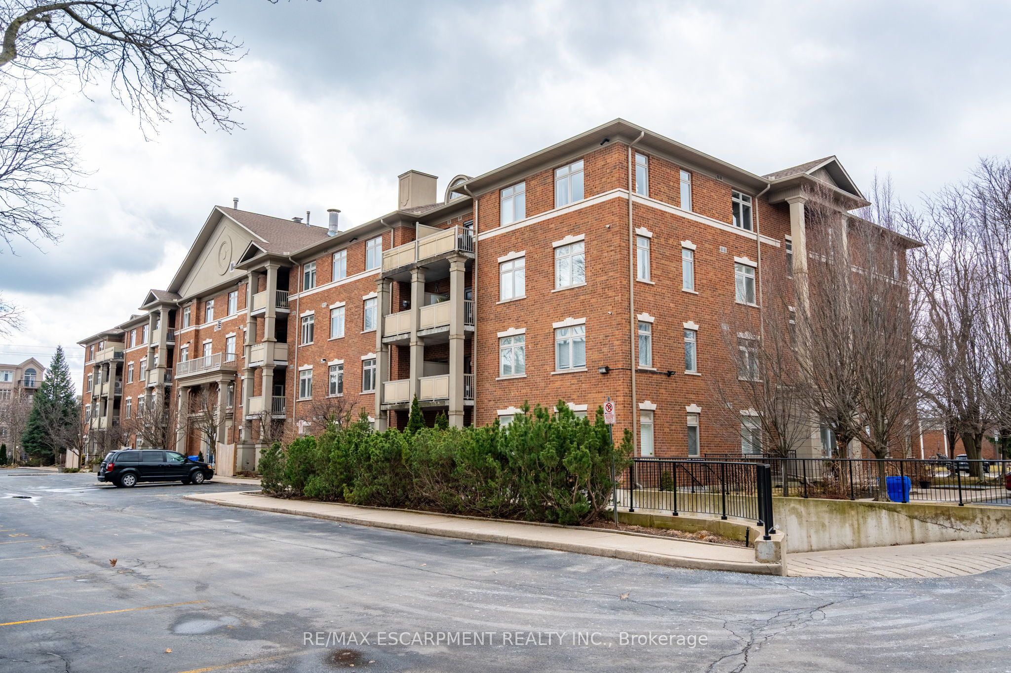 #301 - 391 Plains Road Property Photo 1