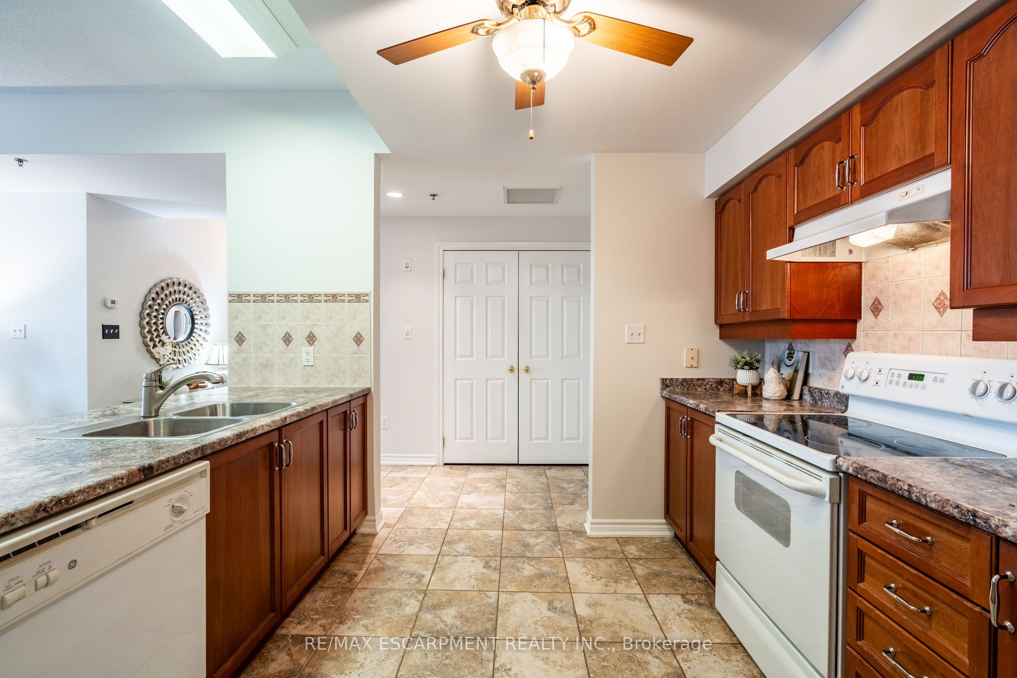 391 Plains Road E 301 Property Photo 11
