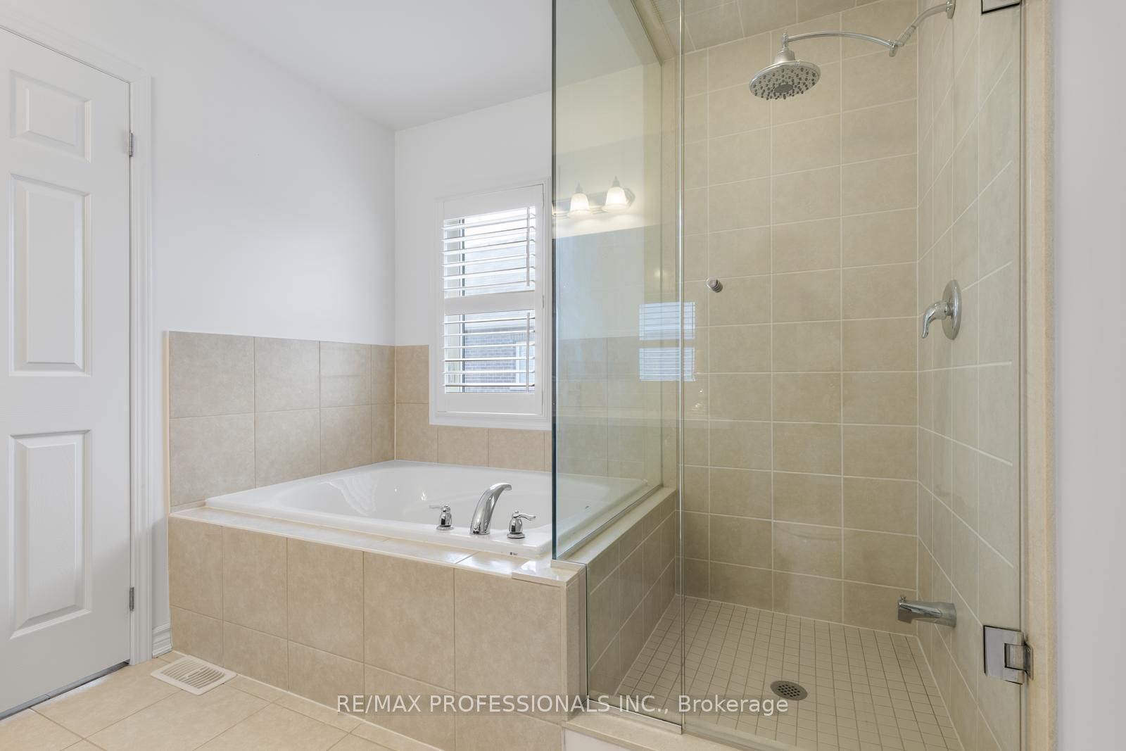 400 Clarkson Gate Property Photo 20