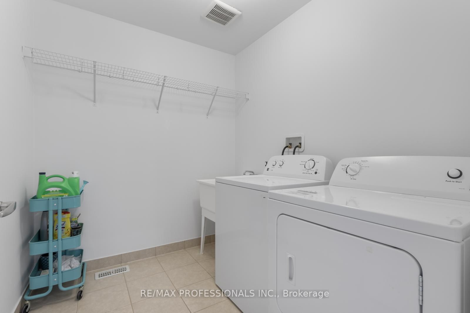 400 Clarkson Gate Property Photo 25