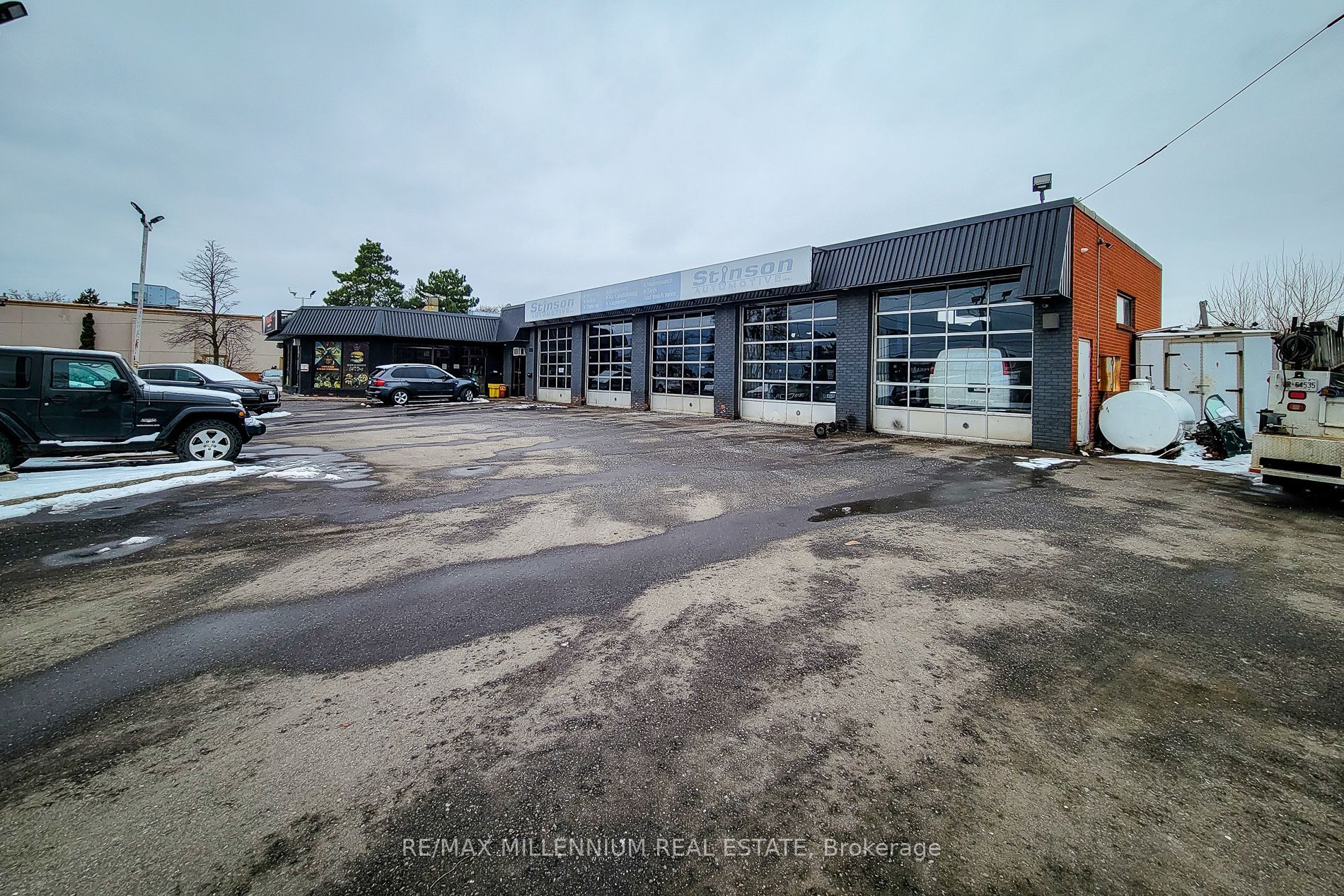#1 - 2121 Dundas Street Property Photo 3