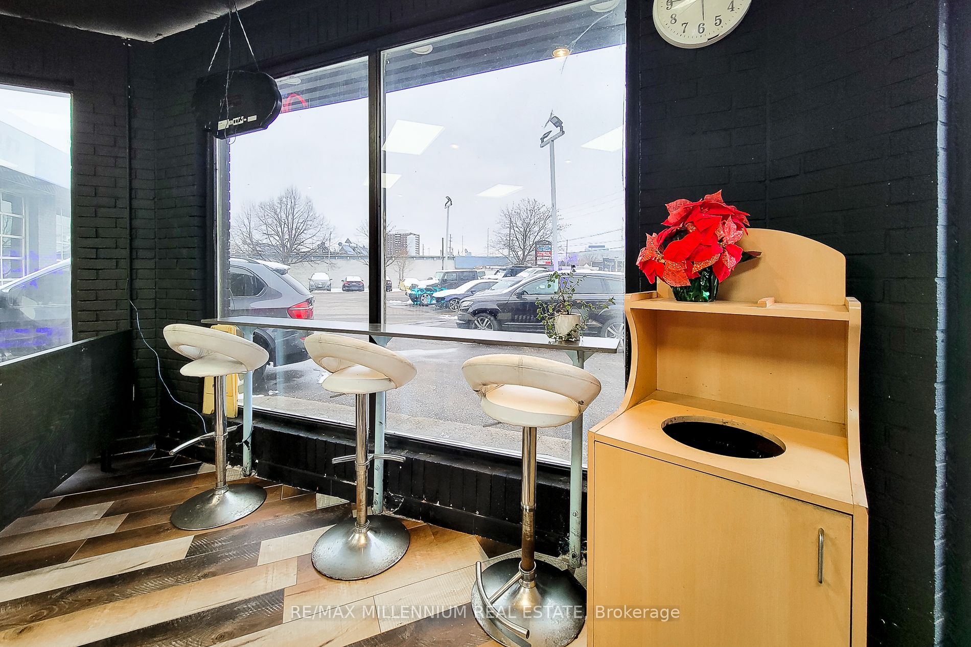 #1 - 2121 Dundas Street Property Photo 7