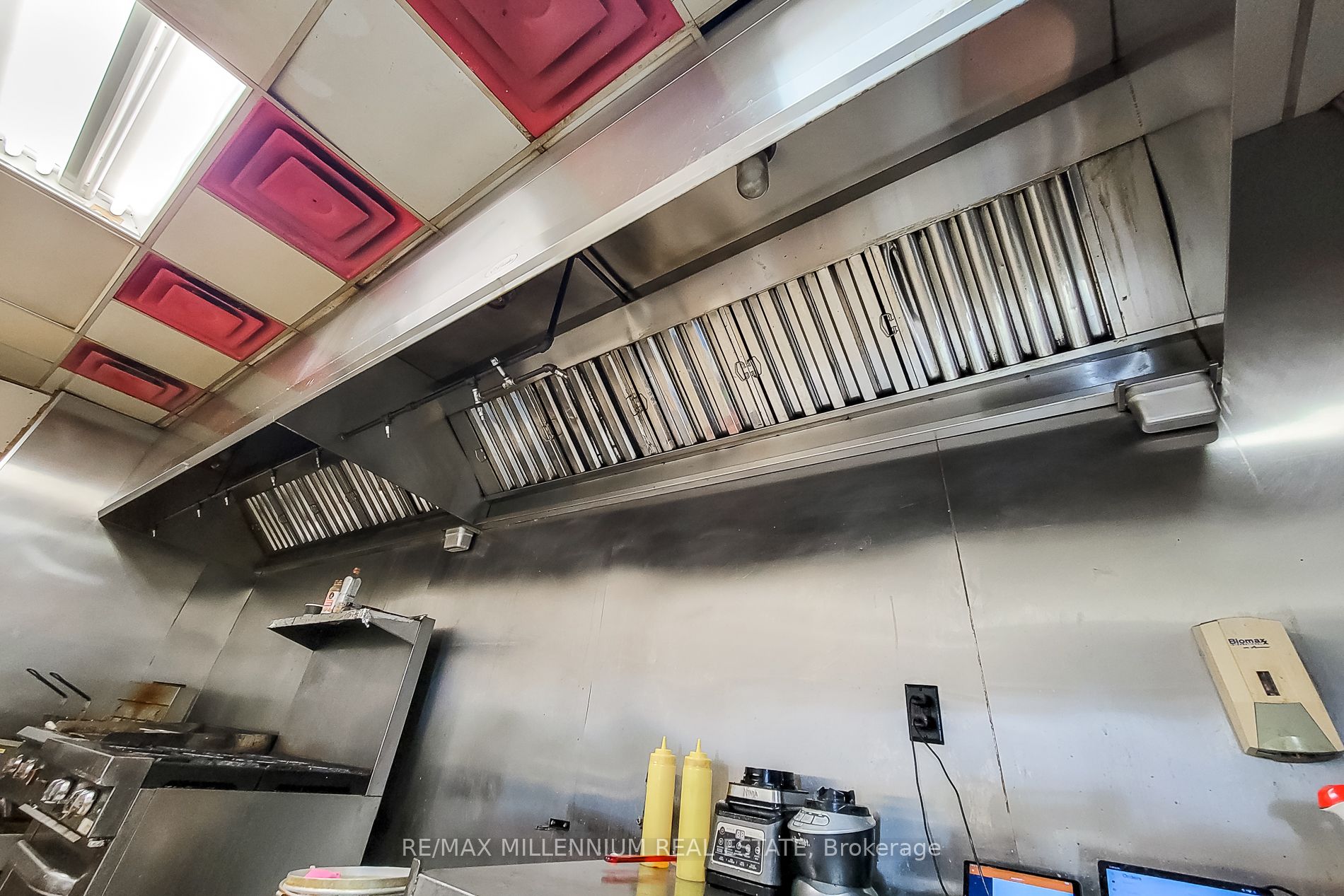 #1 - 2121 Dundas Street Property Photo 16