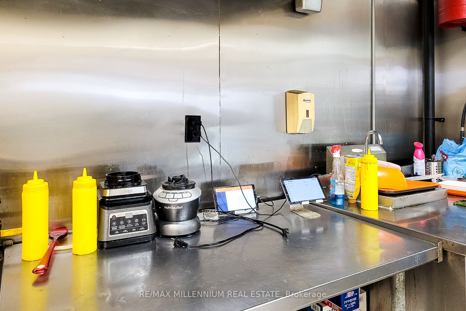 #1 - 2121 Dundas Street Property Photo 21