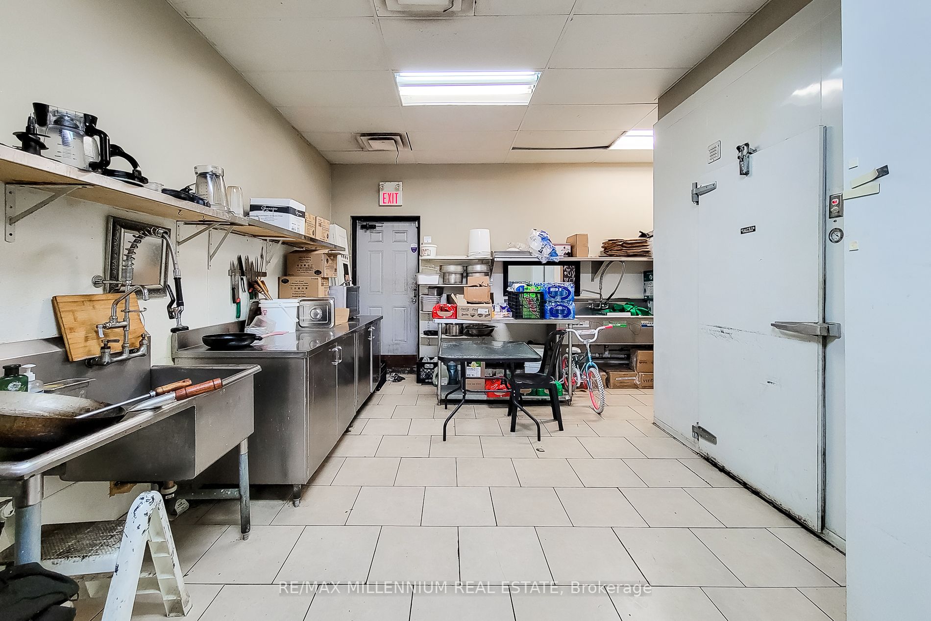 #1 - 2121 Dundas Street Property Photo 22