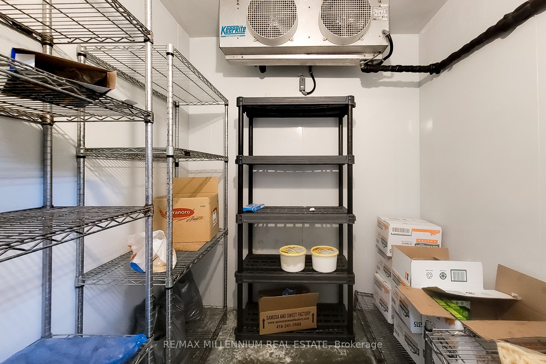 #1 - 2121 Dundas Street Property Photo 28