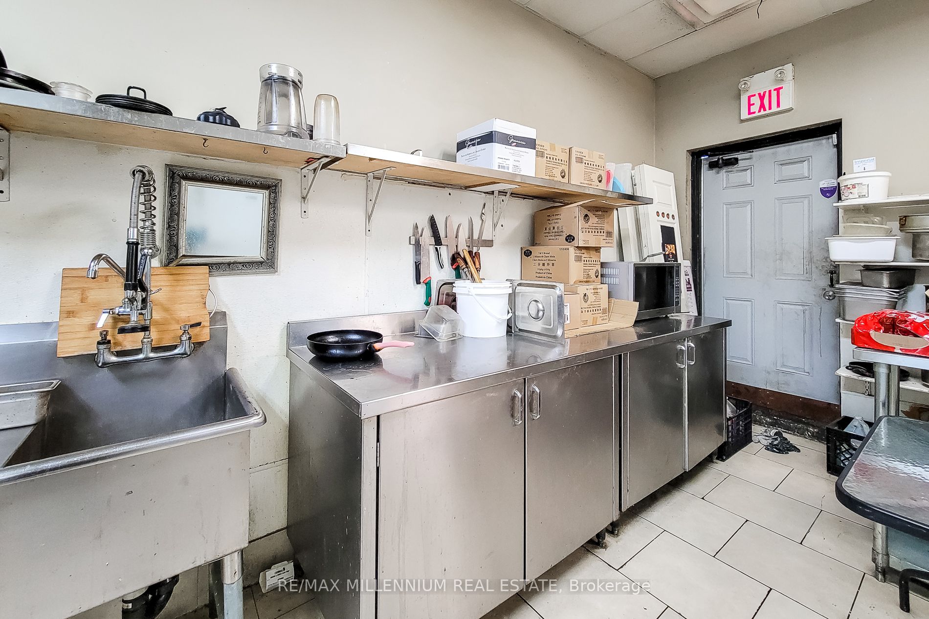 #1 - 2121 Dundas Street Property Photo 29
