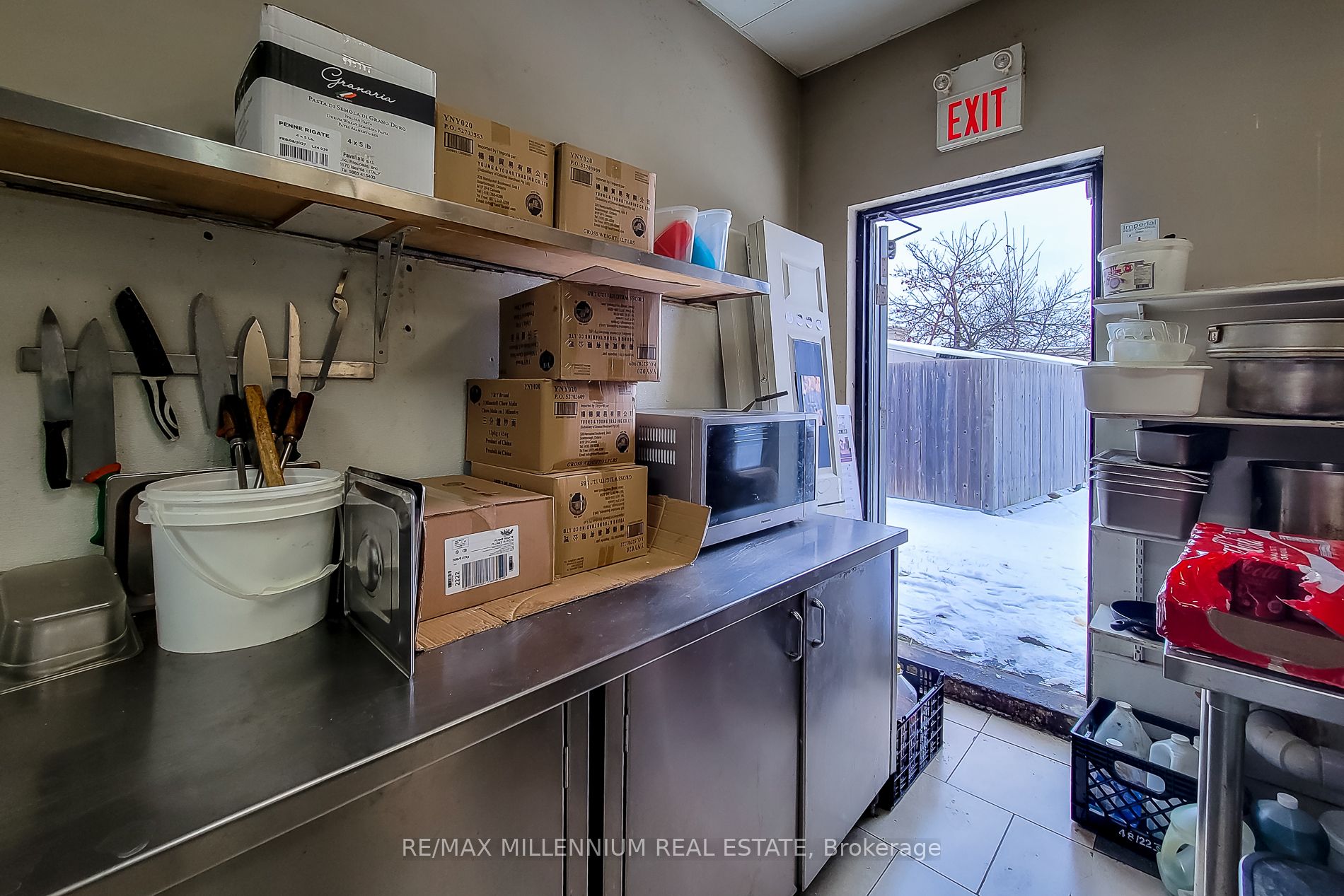 #1 - 2121 Dundas Street Property Photo 30