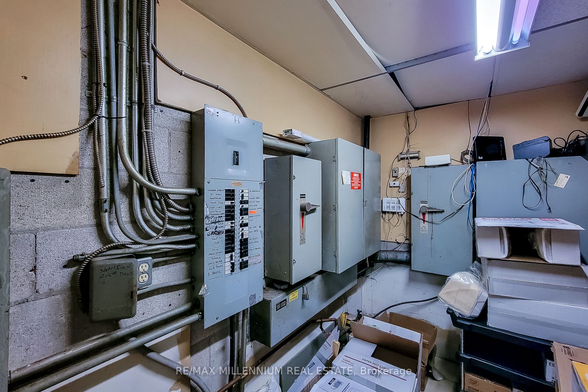 #1 - 2121 Dundas Street Property Photo 33