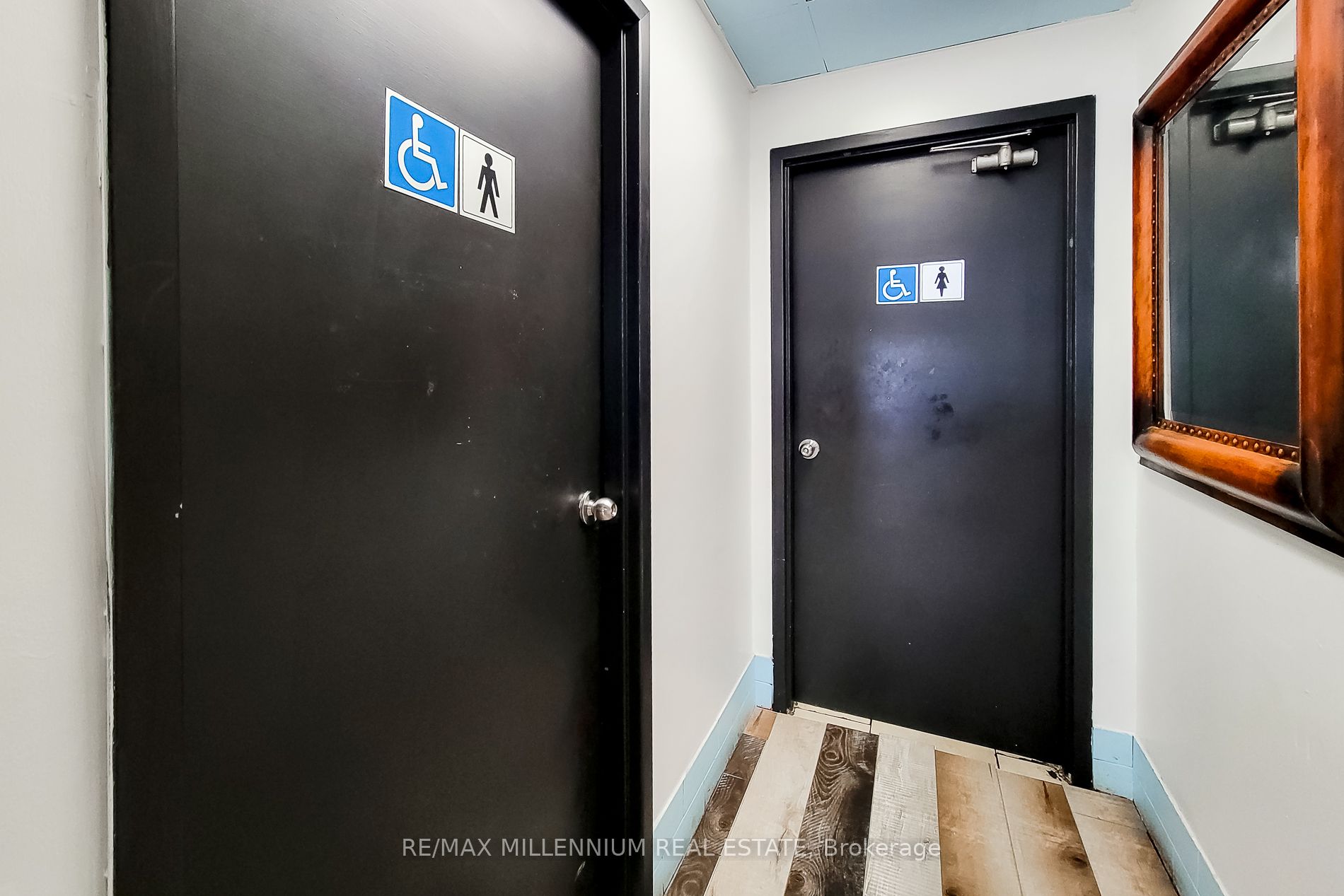 #1 - 2121 Dundas Street Property Photo 35
