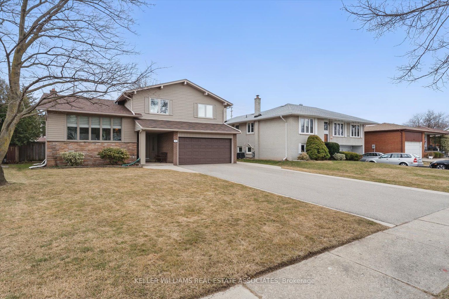 982 Streamway Crescent Property Photo 1