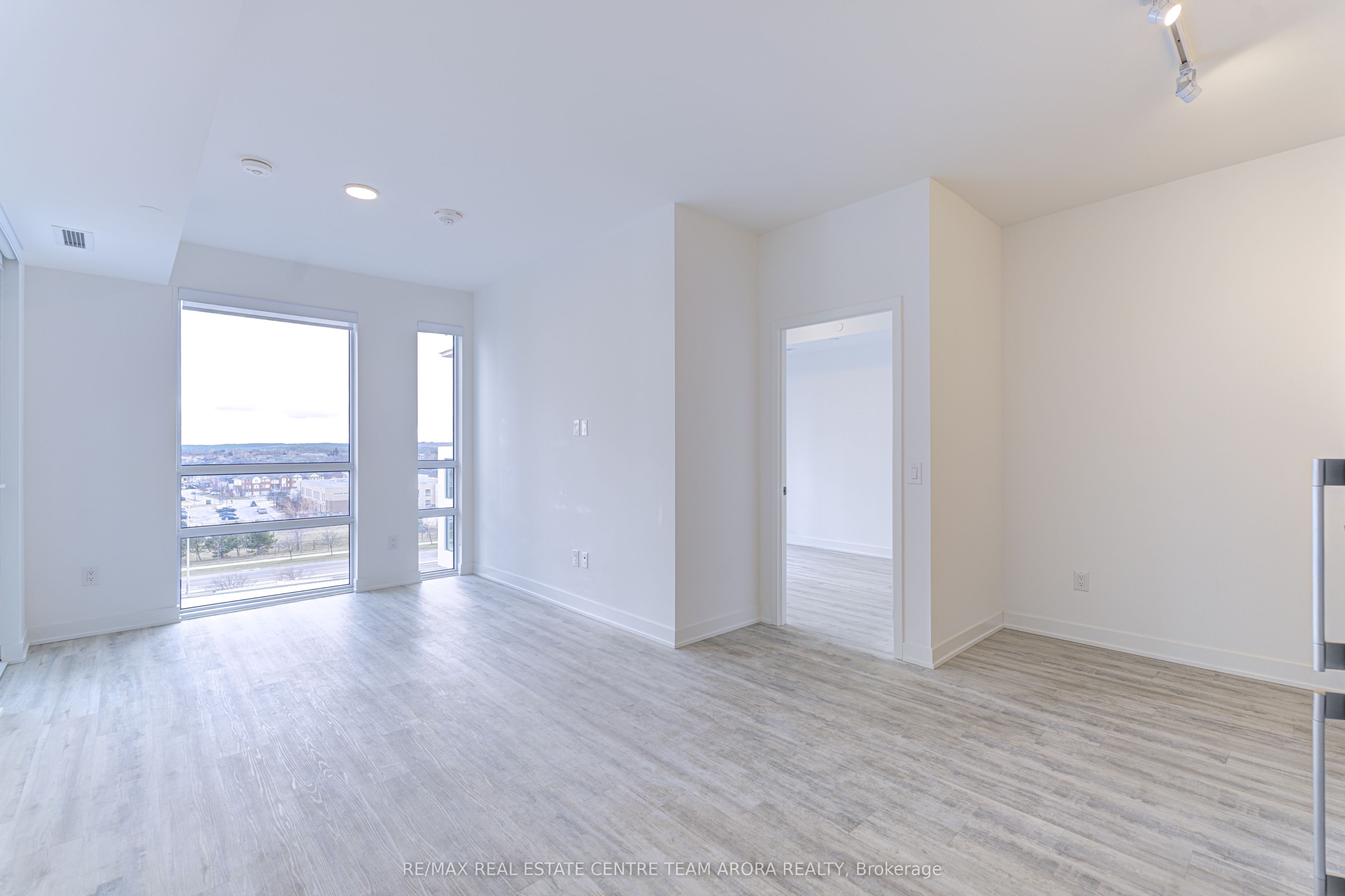 #503 - 3005 Pine Glen Road Property Photo 5