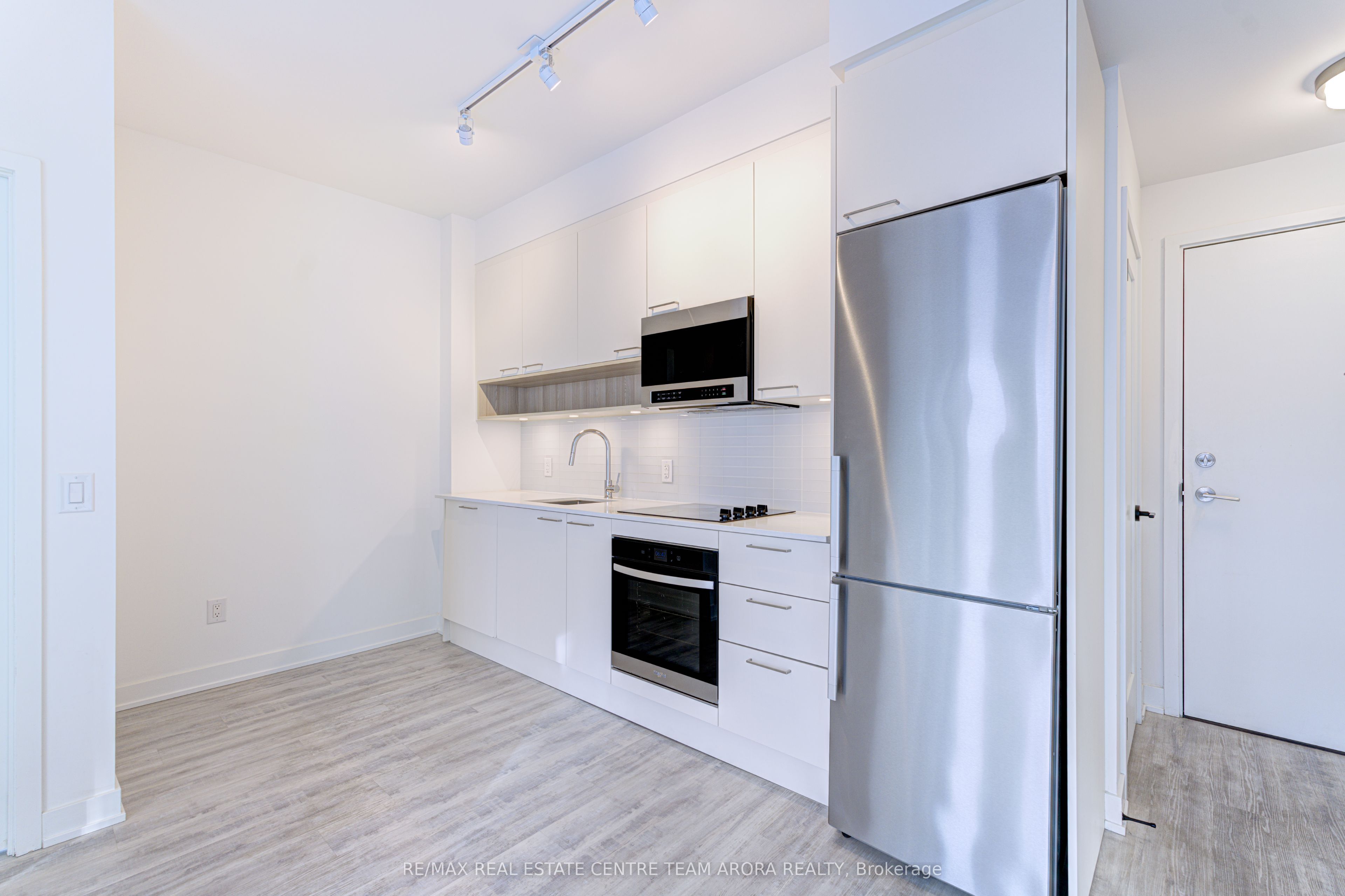 #503 - 3005 Pine Glen Road Property Photo 9