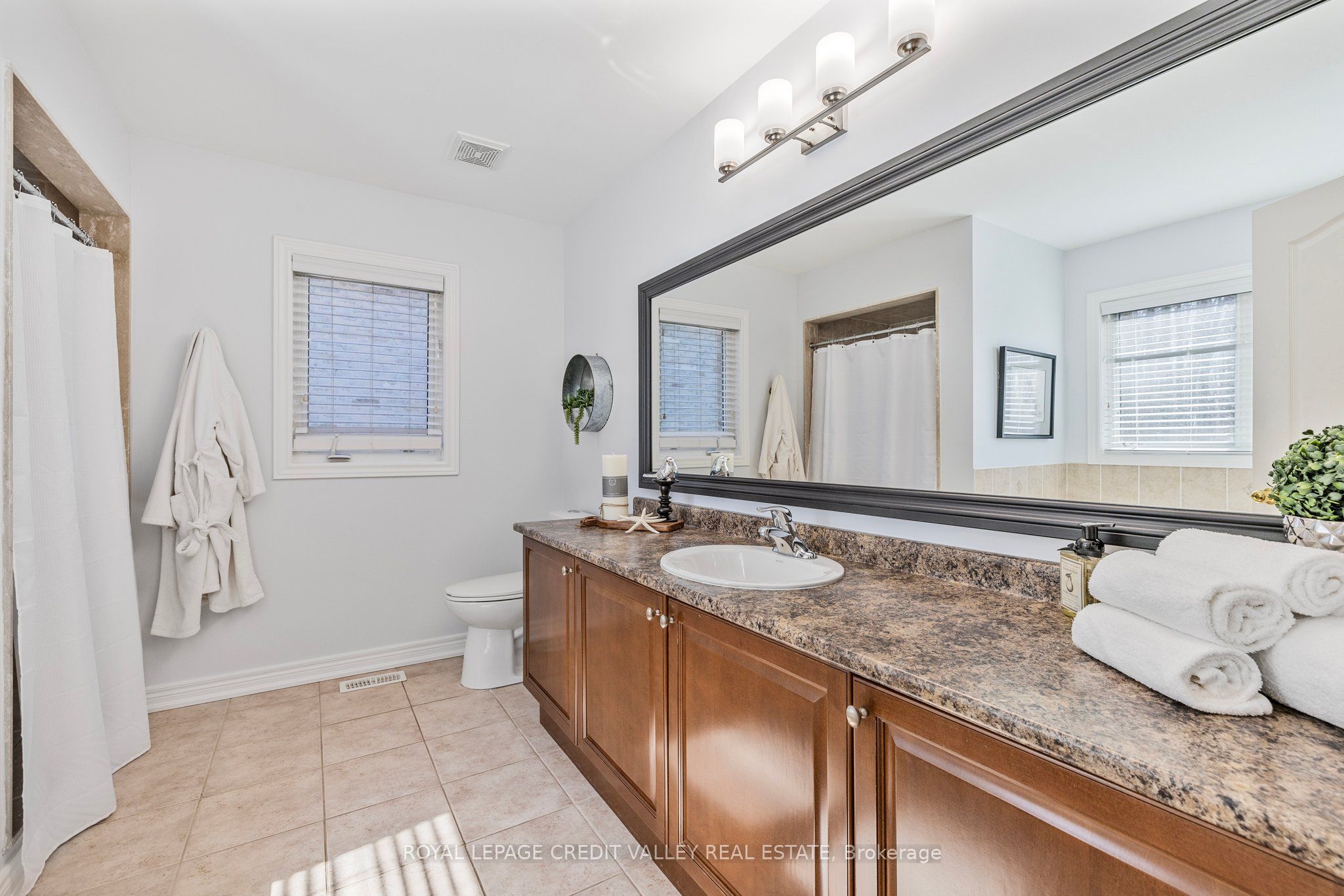 14 Larande Court Property Photo 37