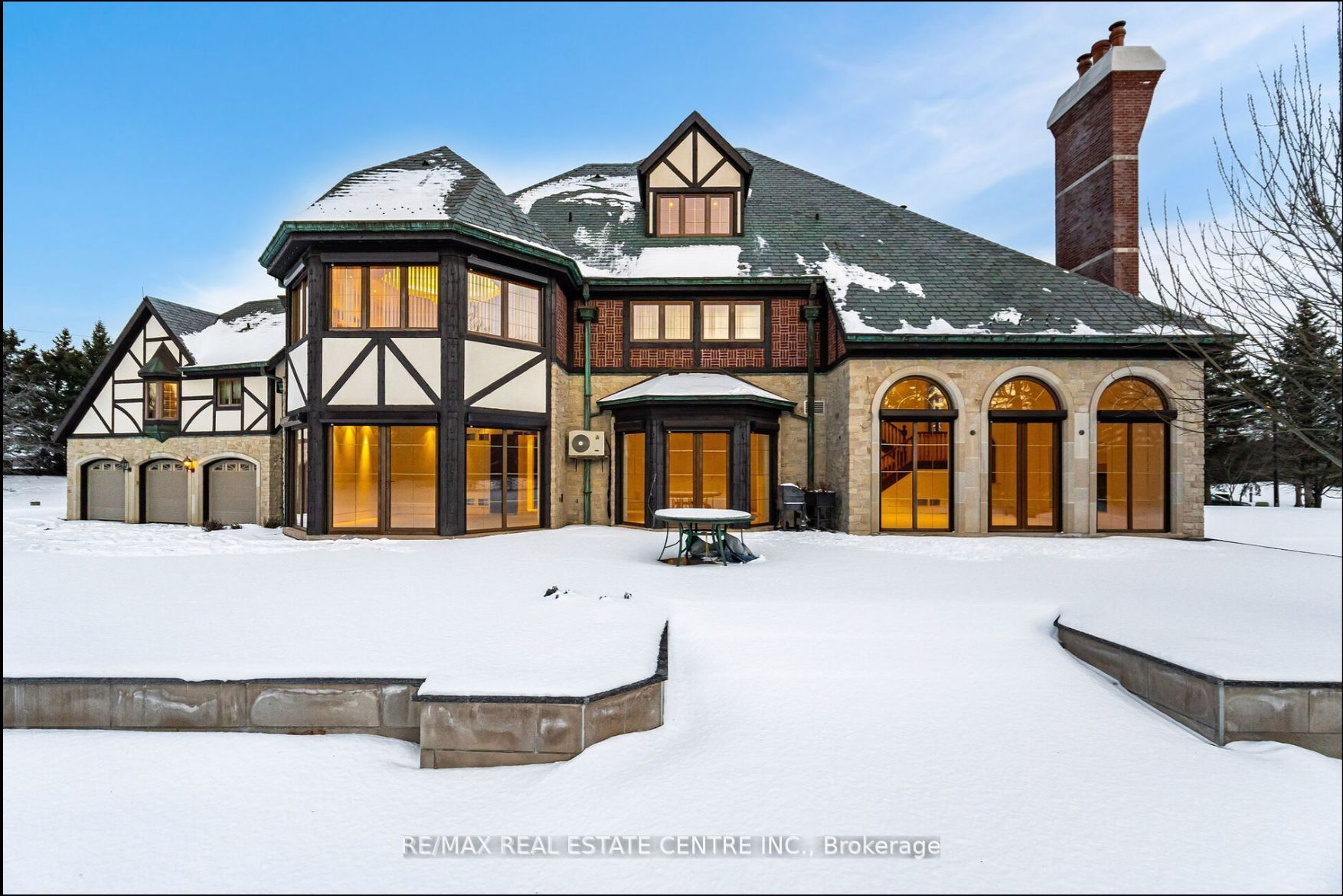 2 Edgeforest Dr Property Photo 1