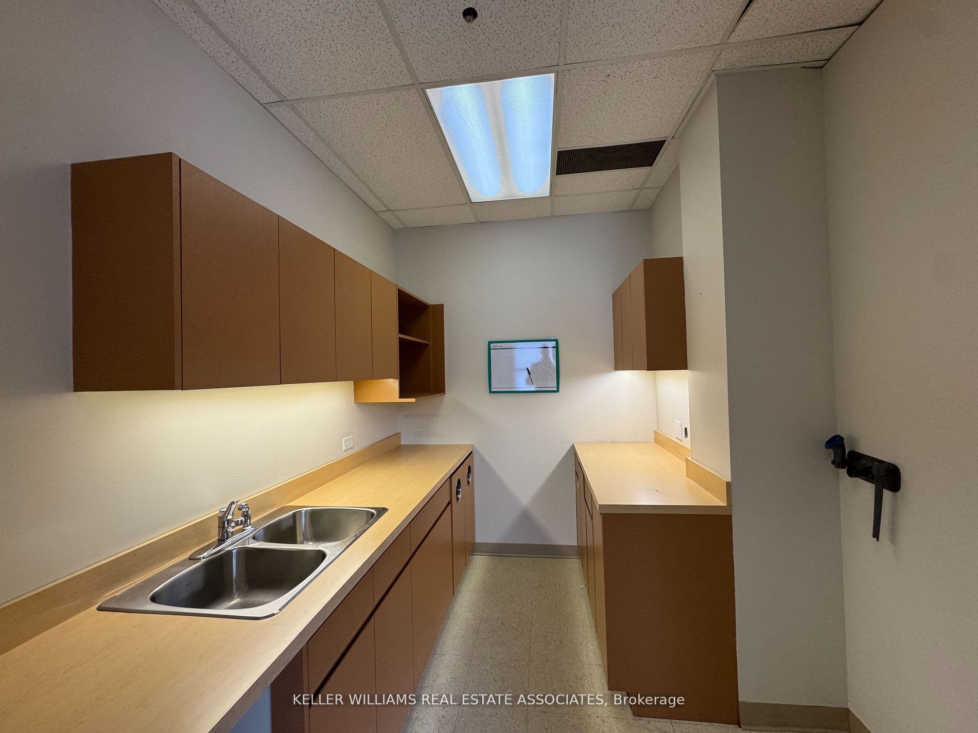#203 - 125 Lakeshore Road Property Photo 4